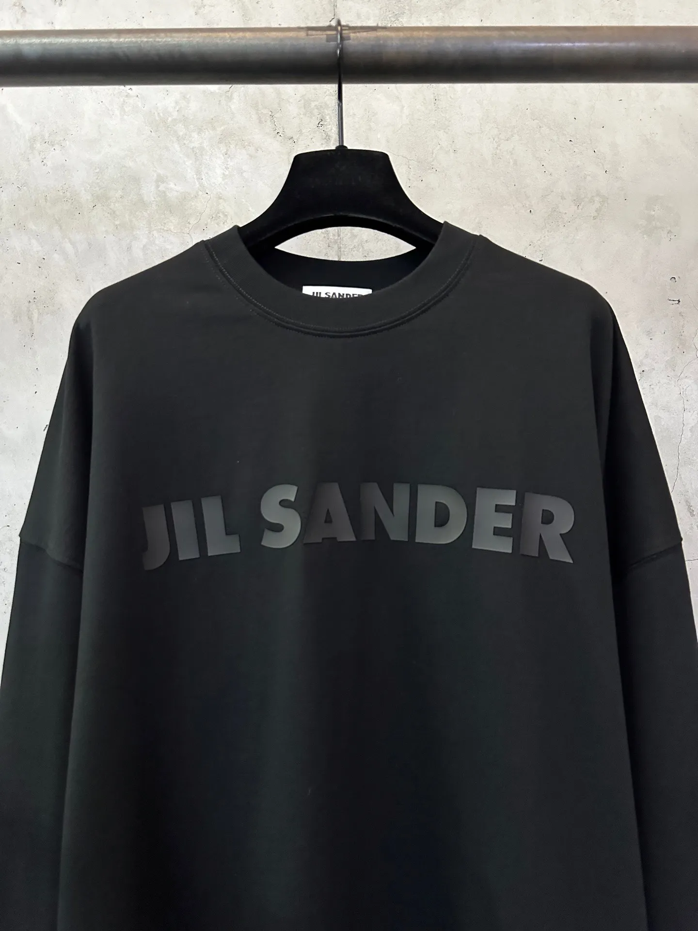 Logo-Print Heavyweight Cotton Long-Sleeve T-Shirt D23020465 — view 3