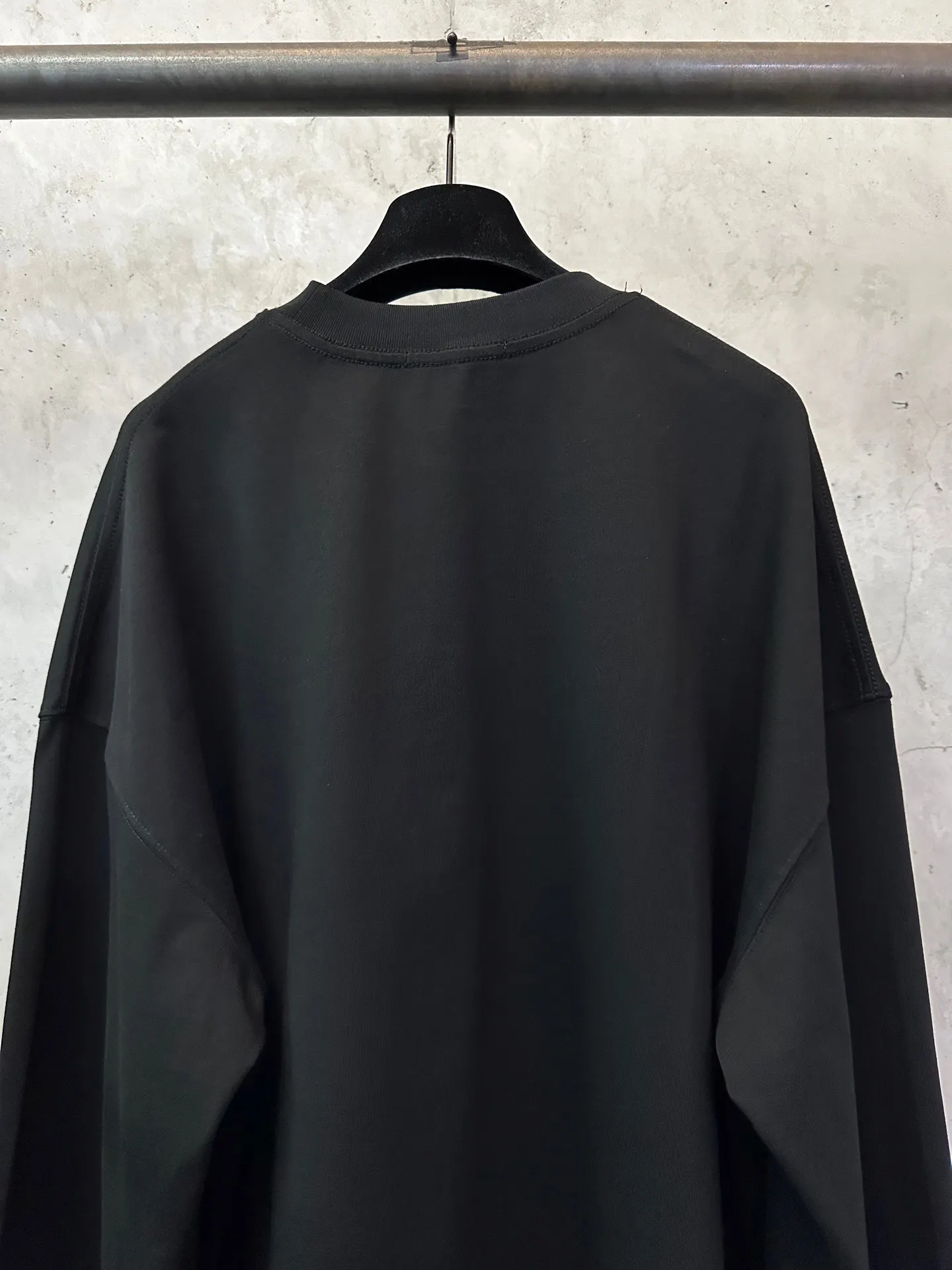 Logo-Print Heavyweight Cotton Long-Sleeve T-Shirt D23020465 — view 5