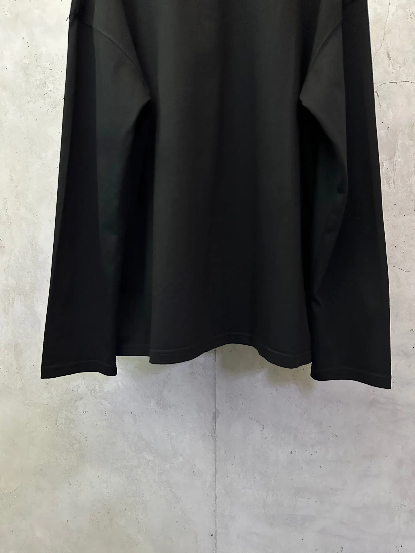 Logo-Print Heavyweight Cotton Long-Sleeve T-Shirt D23020465 — view 6