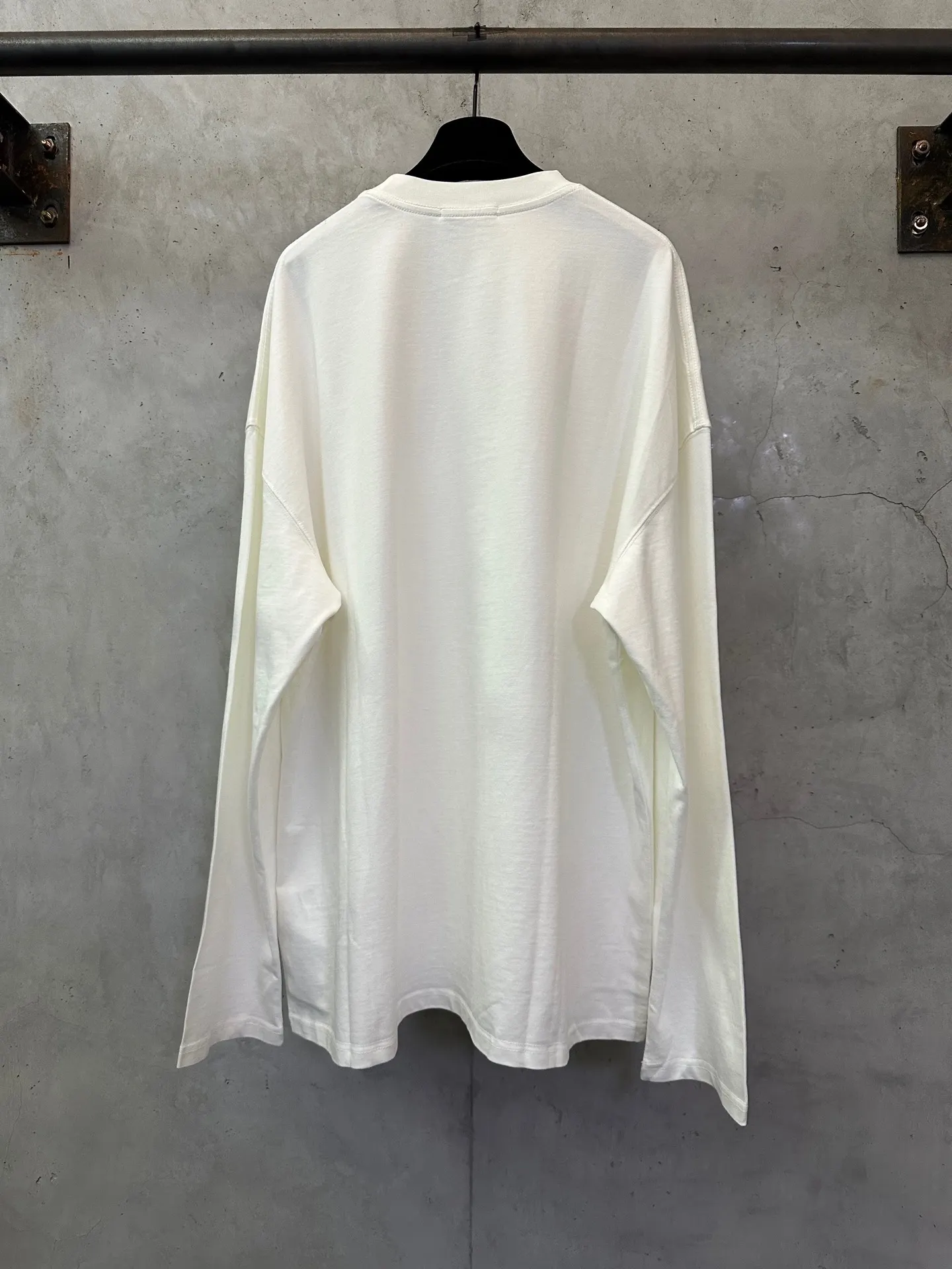 Logo Print Heavyweight Cotton Long-Sleeve T-Shirt D23020463 — view 2