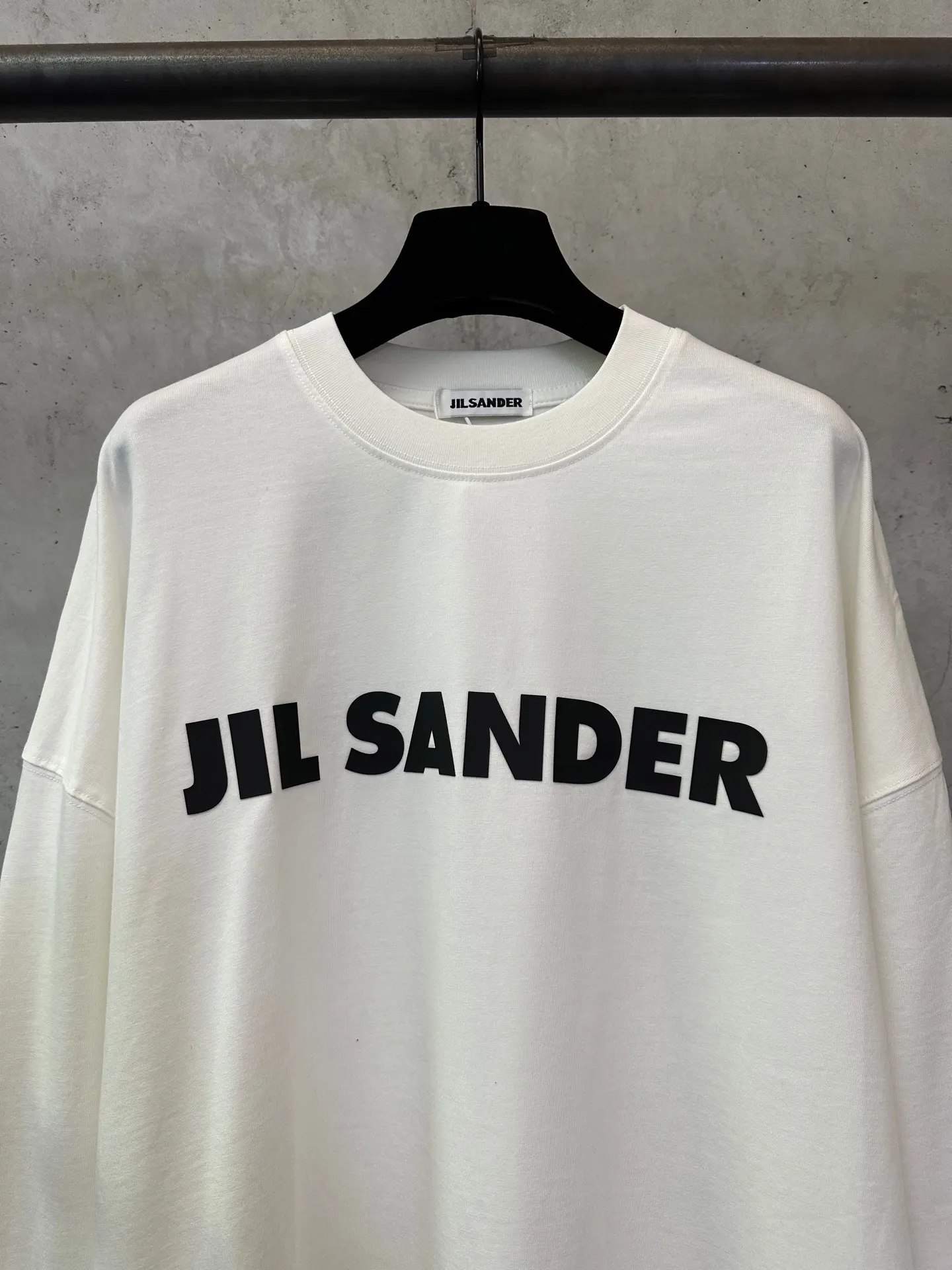 Logo Print Heavyweight Cotton Long-Sleeve T-Shirt D23020463 — view 3