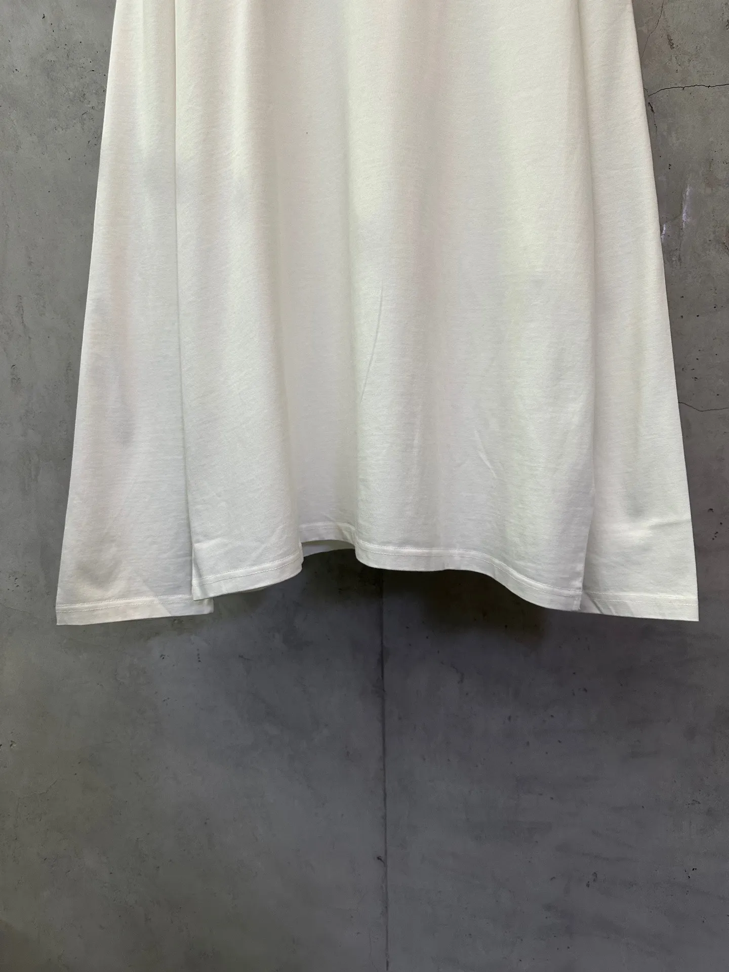Logo Print Heavyweight Cotton Long-Sleeve T-Shirt D23020463 — view 4