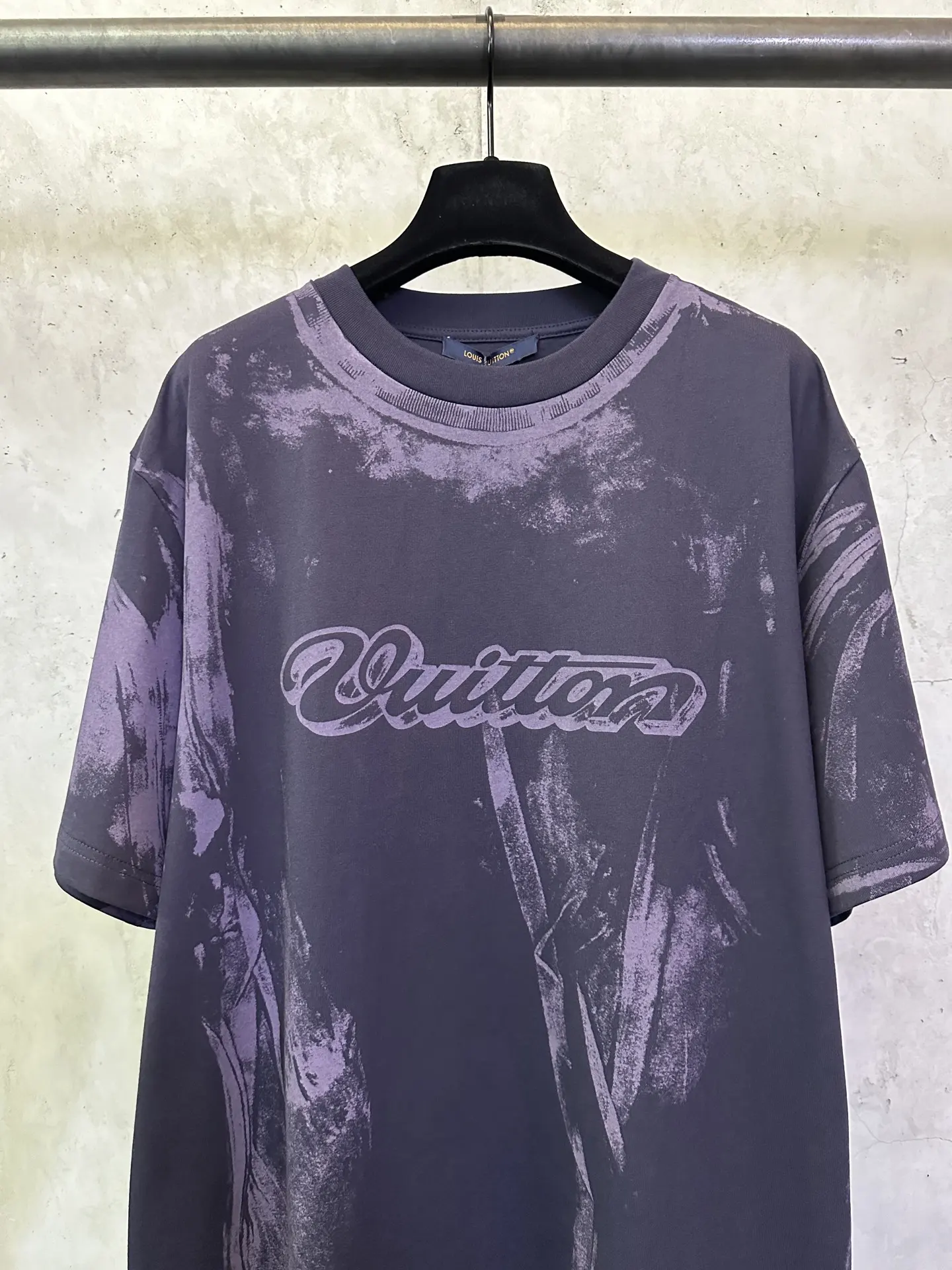 Logo Graffiti Illusion Print Cotton T-Shirt D23012491 — view 3