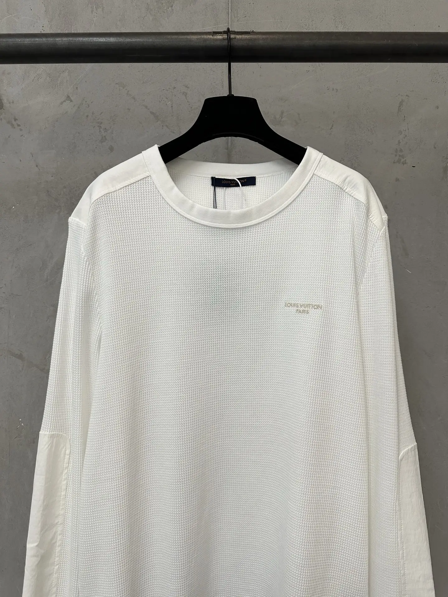 Embroidered Logo Waffle-Knit Long-Sleeve T-Shirt D23022253 — view 3