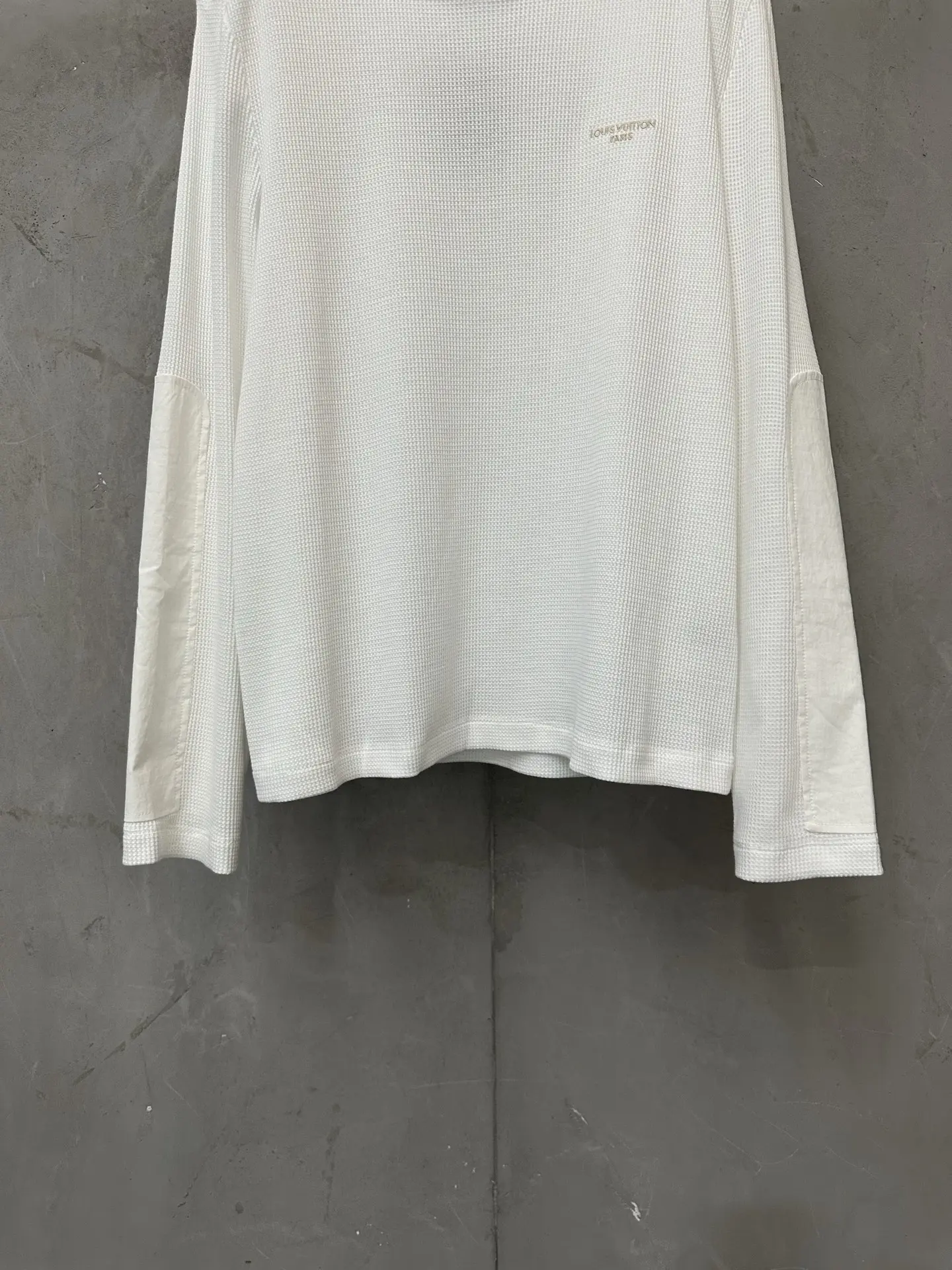 Embroidered Logo Waffle-Knit Long-Sleeve T-Shirt D23022253 — view 4