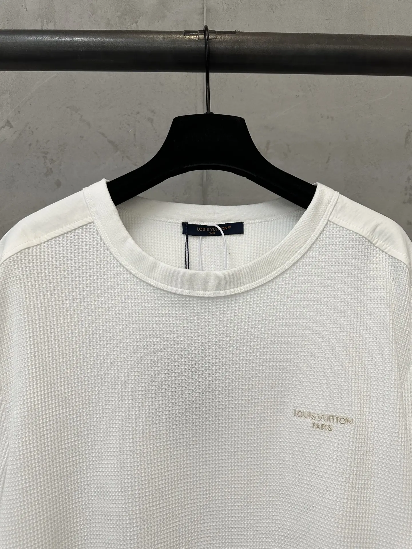 Embroidered Logo Waffle-Knit Long-Sleeve T-Shirt D23022253 — view 5