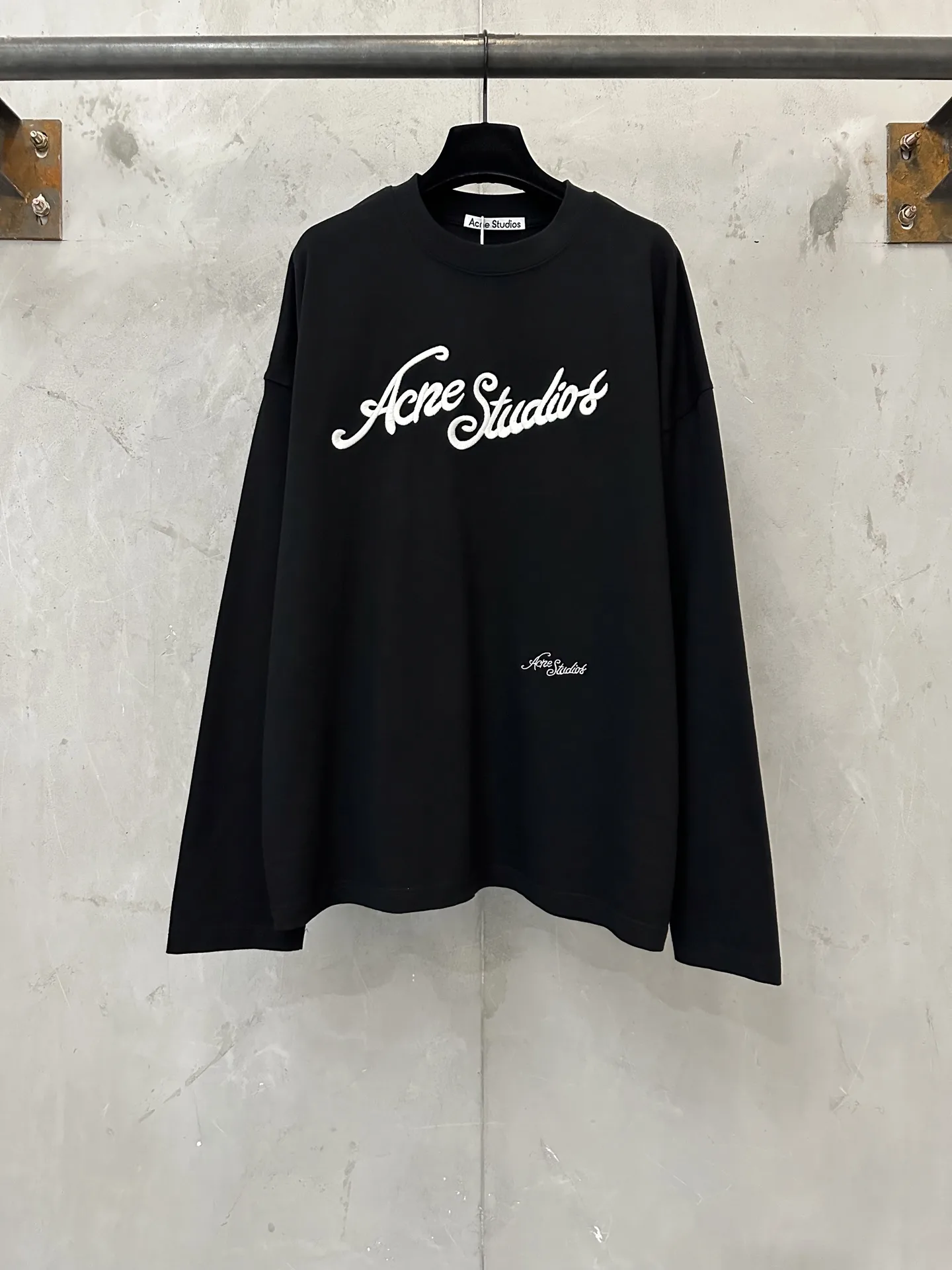 Oversized Embroidered Logo Long-Sleeve T-Shirt D23023126