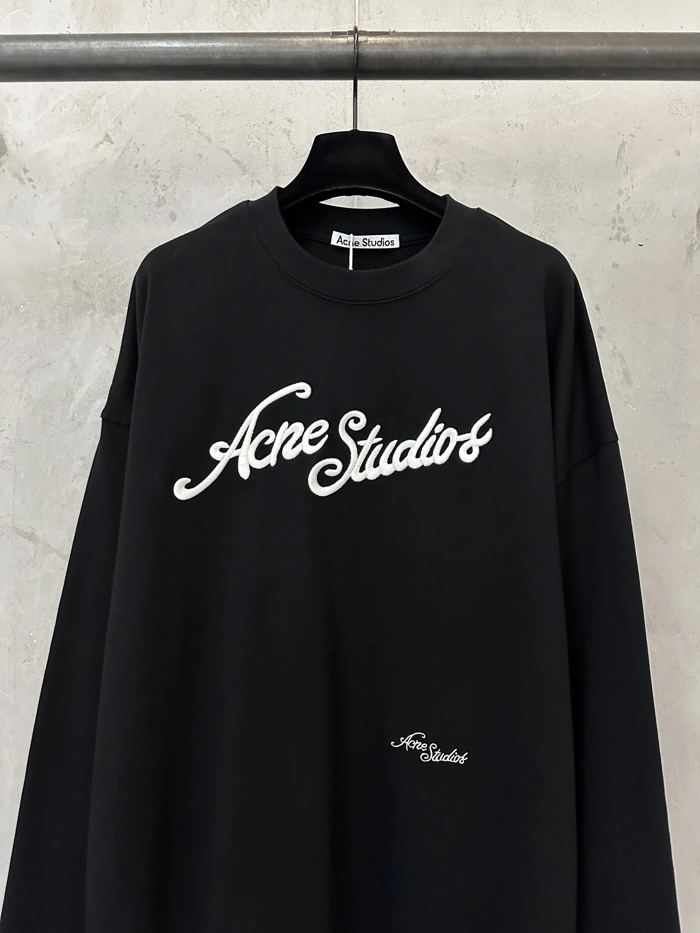 Oversized Embroidered Logo Long-Sleeve T-Shirt D23023126 — view 3