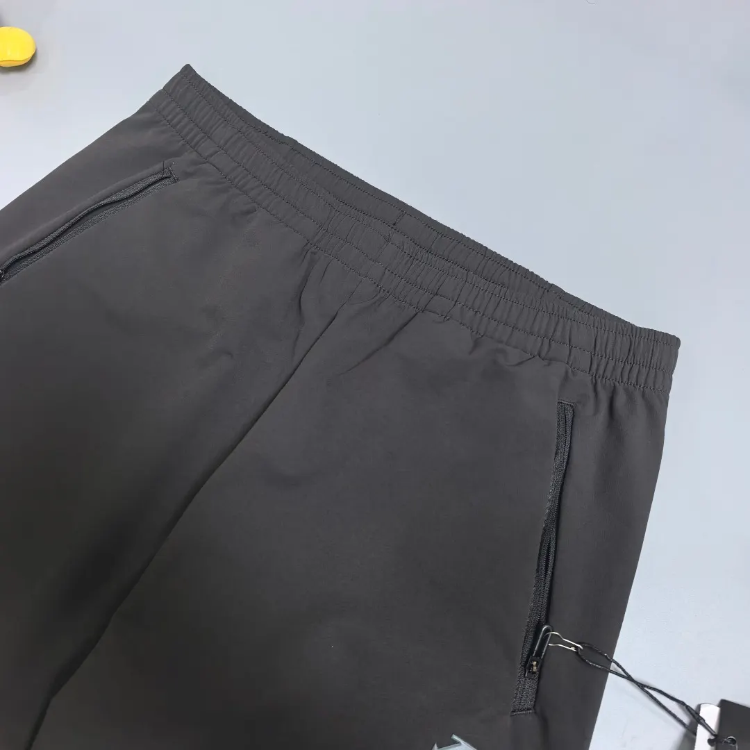 Descente CARAT Moisture-Wicking Training Trousers D23018976 — view 3