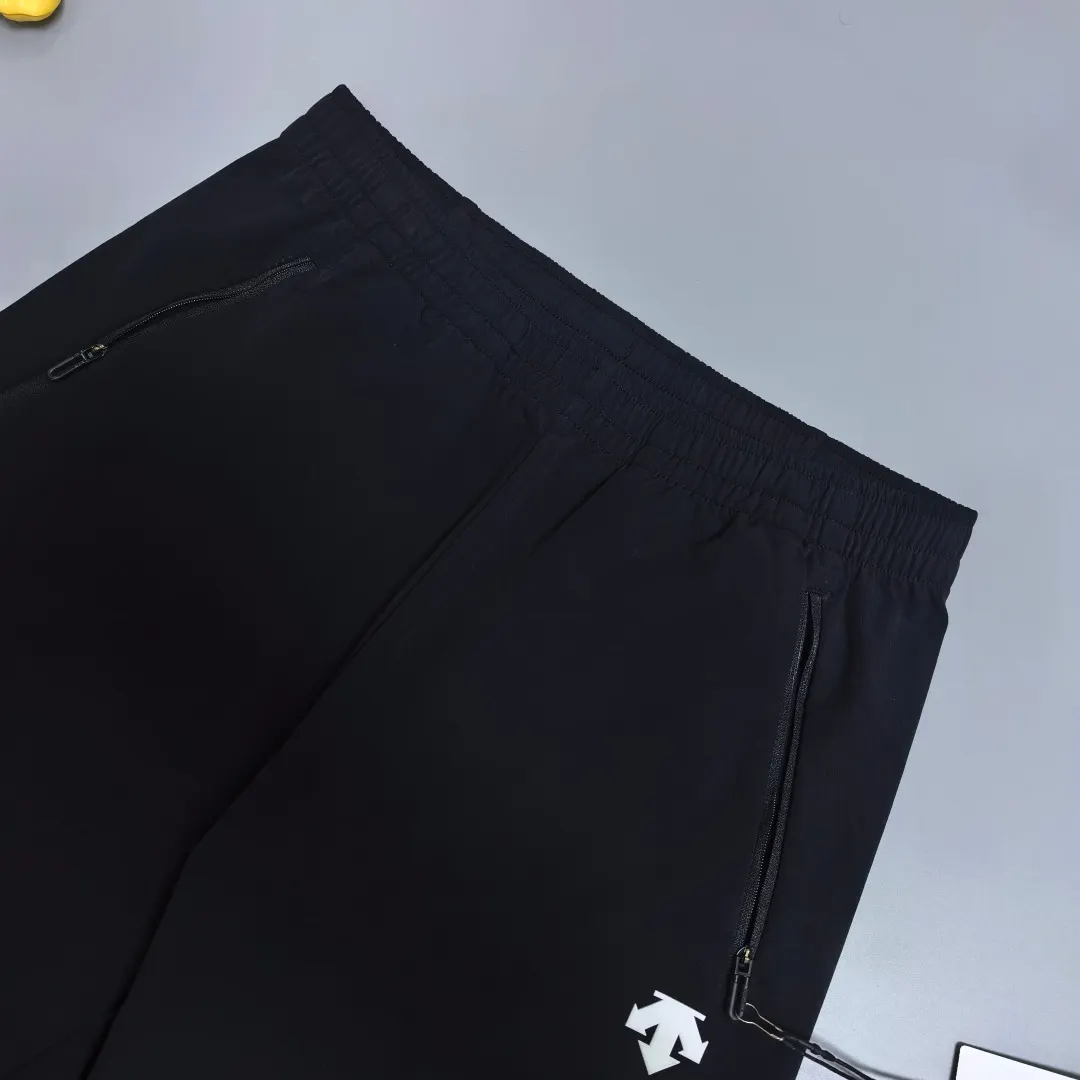 Descente Carat Moisture-Wicking Training Trousers D23018977 — view 3