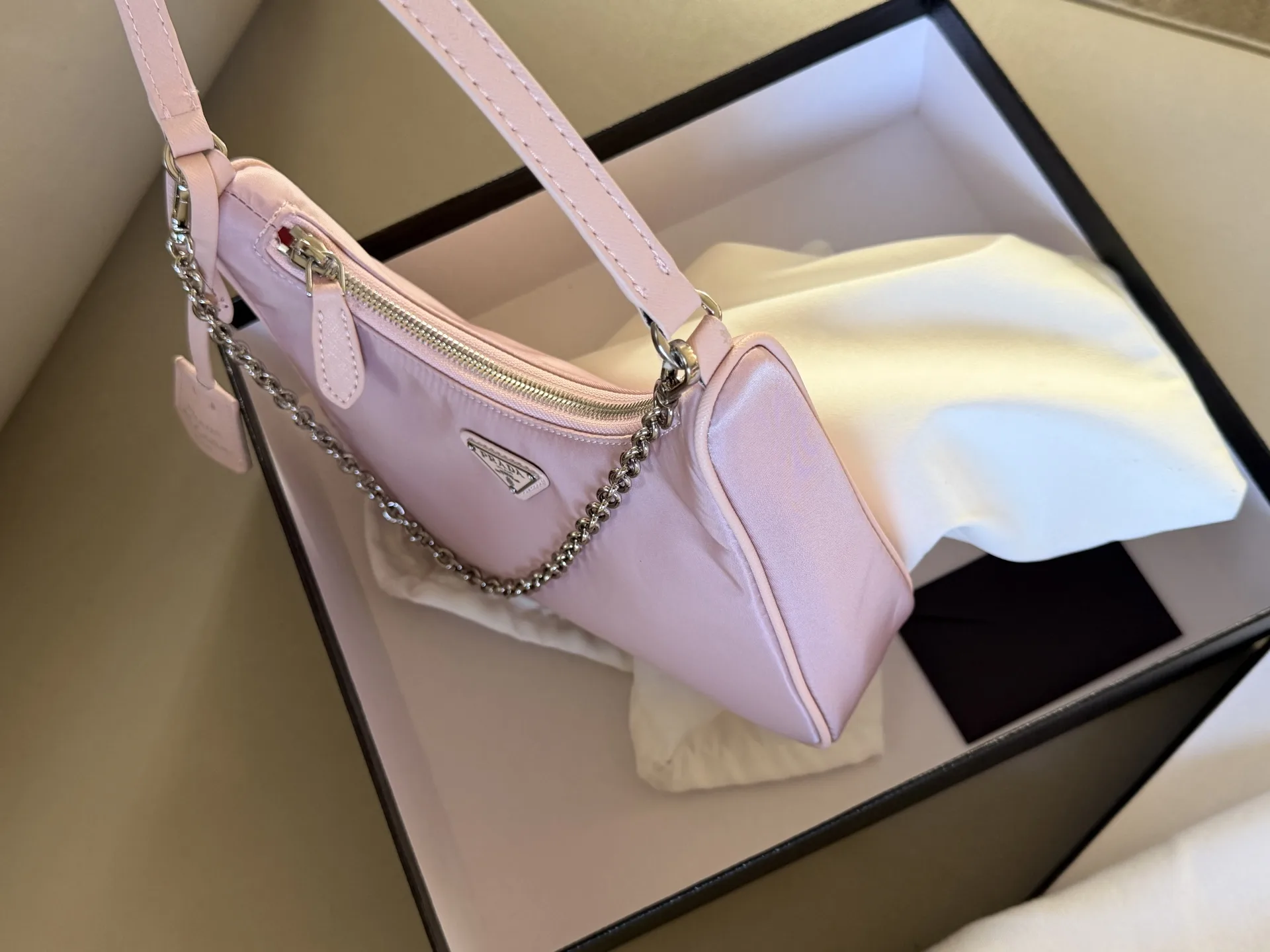 Re-Edition 2005 Nylon Shoulder Bag D23018120 — view 4
