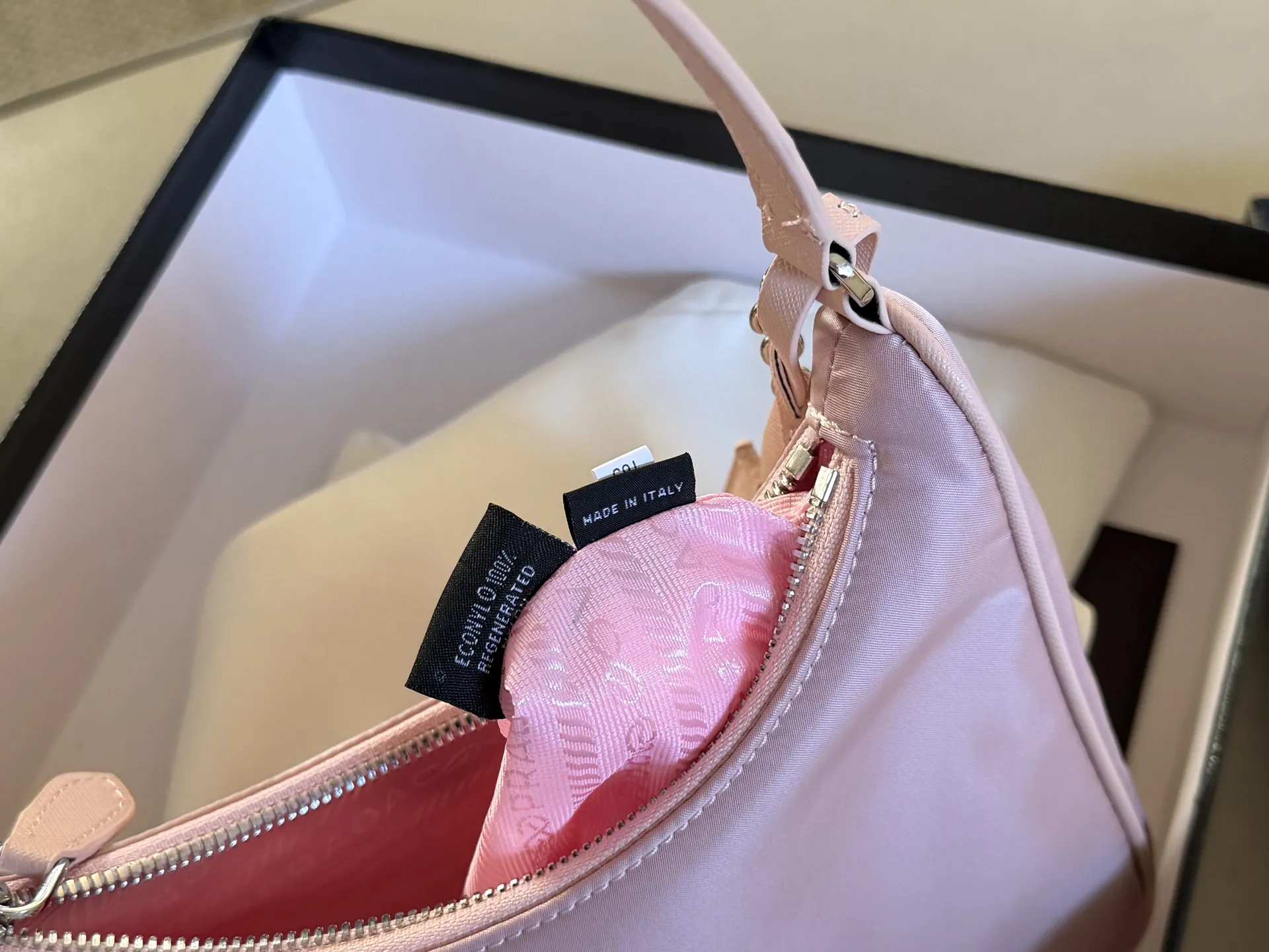 Re-Edition 2005 Nylon Shoulder Bag D23018120 — view 8