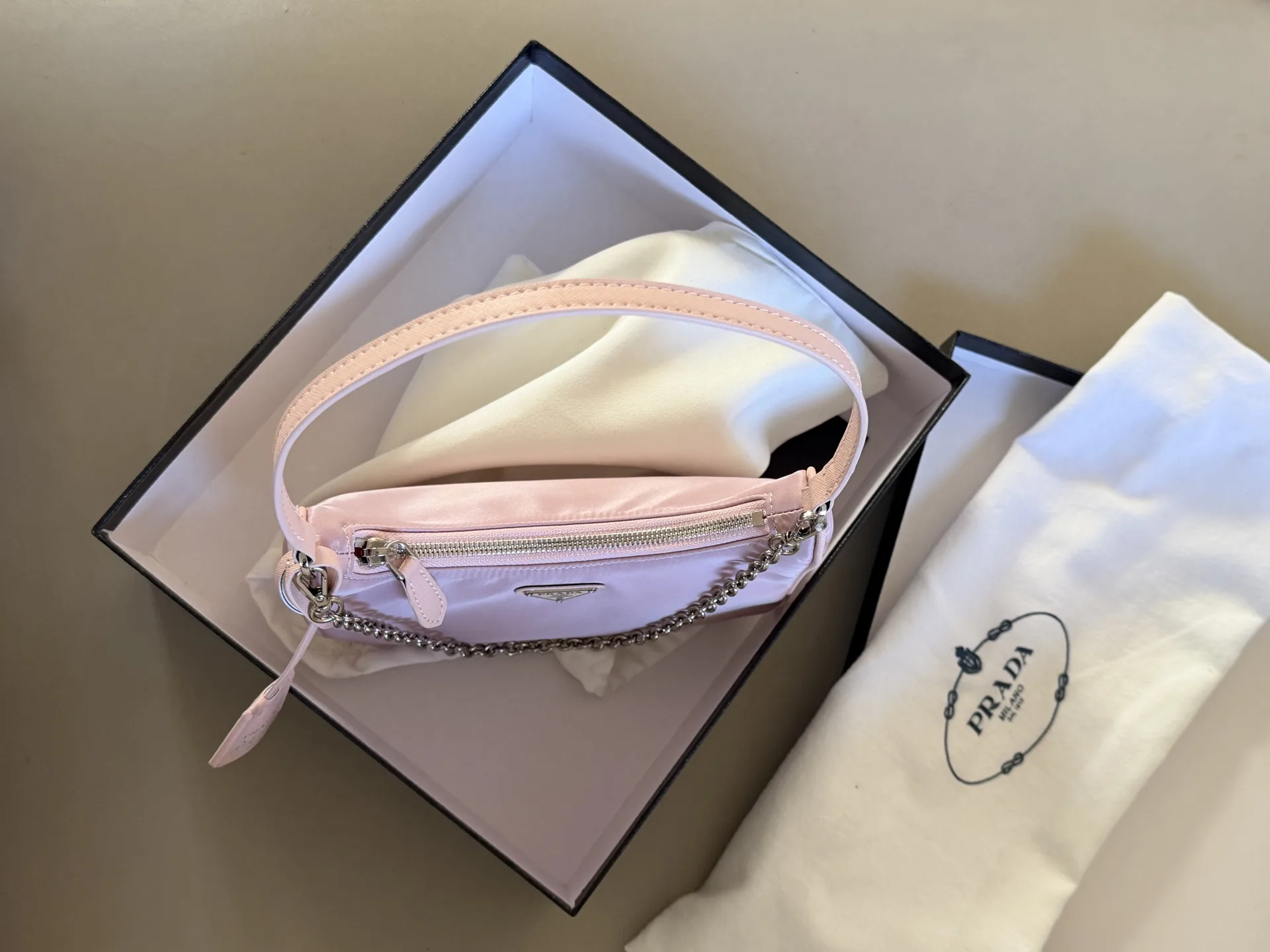 Re-Edition 2005 Nylon Shoulder Bag D23018120 — view 9