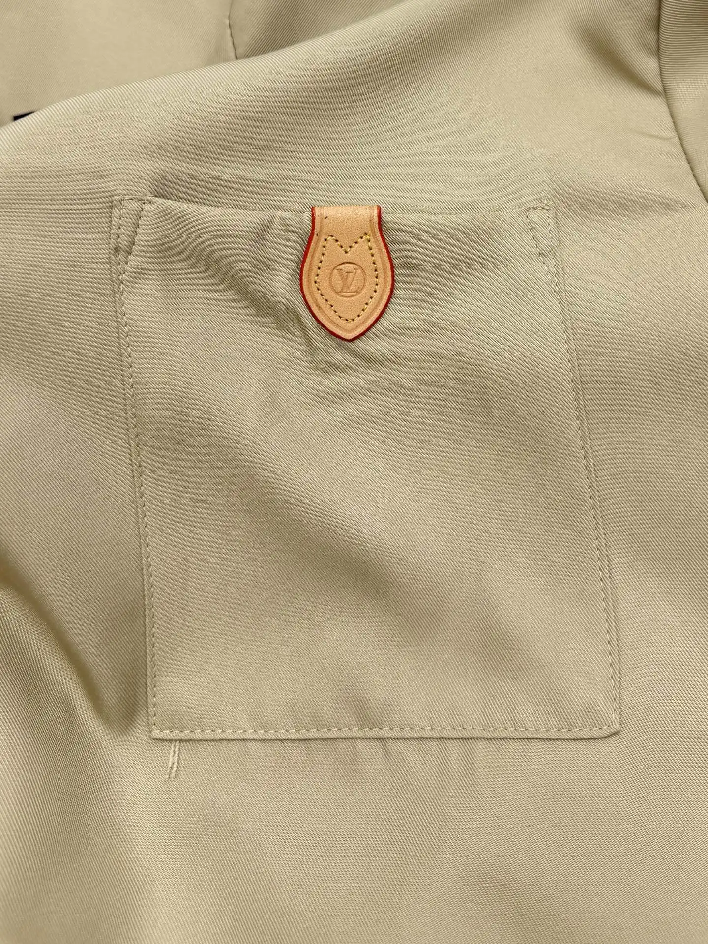 Logo-Appliqué Short-Sleeve Camp-Collar Shirt D23513837 — view 4