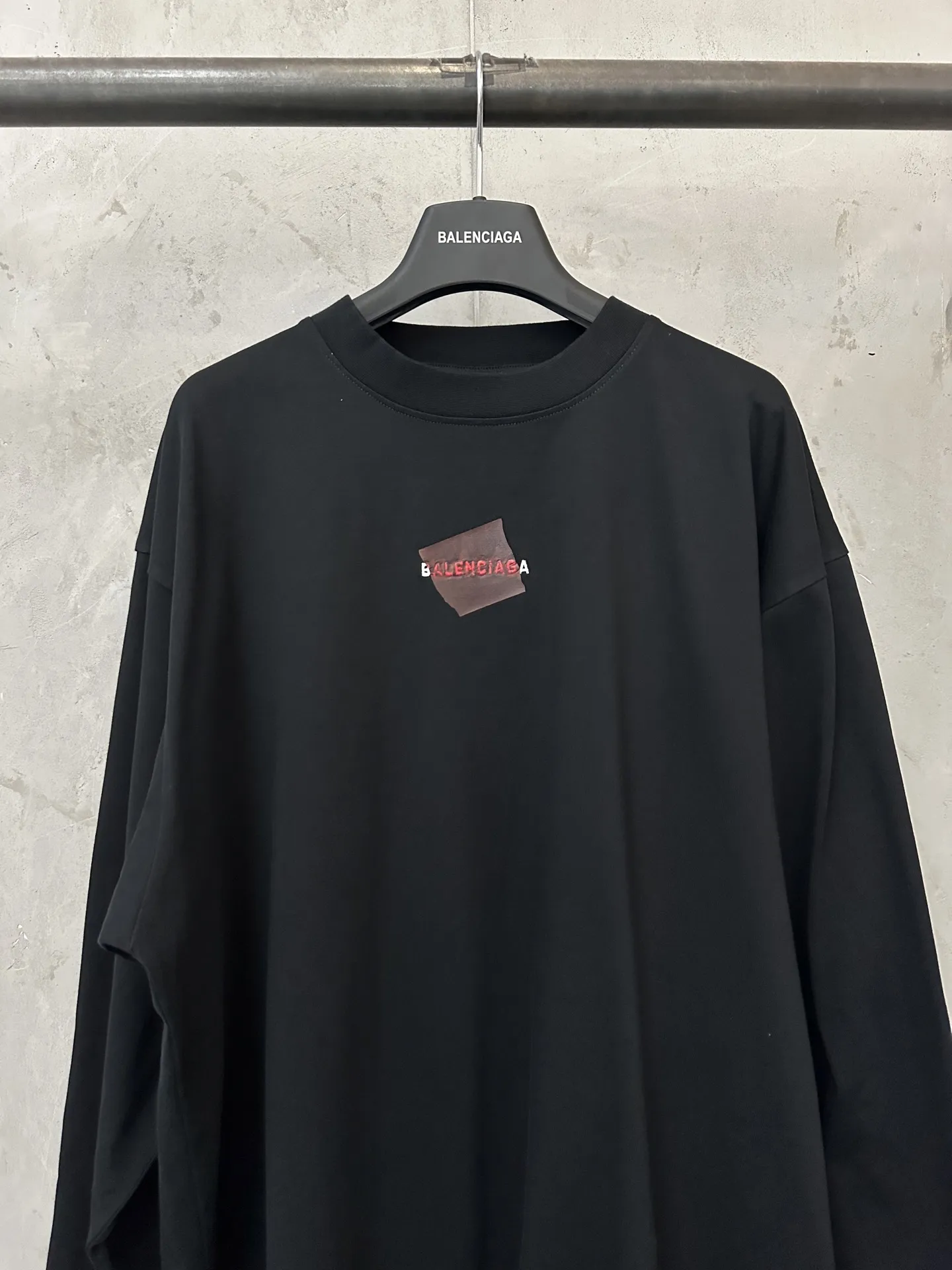 Tape Logo Embroidered Long-Sleeve T-Shirt D23522219 — view 3