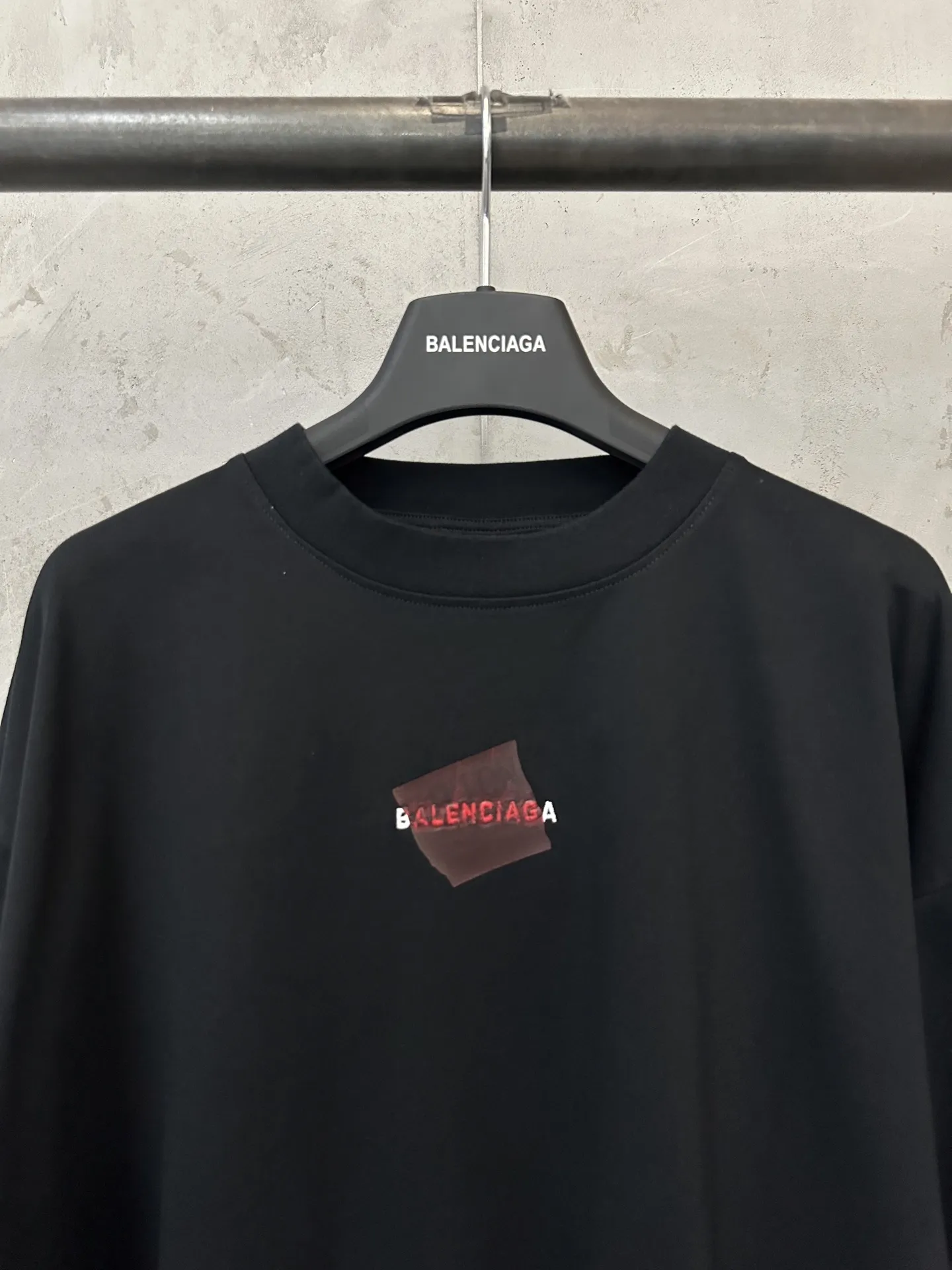 Tape Logo Embroidered Long-Sleeve T-Shirt D23522219 — view 5
