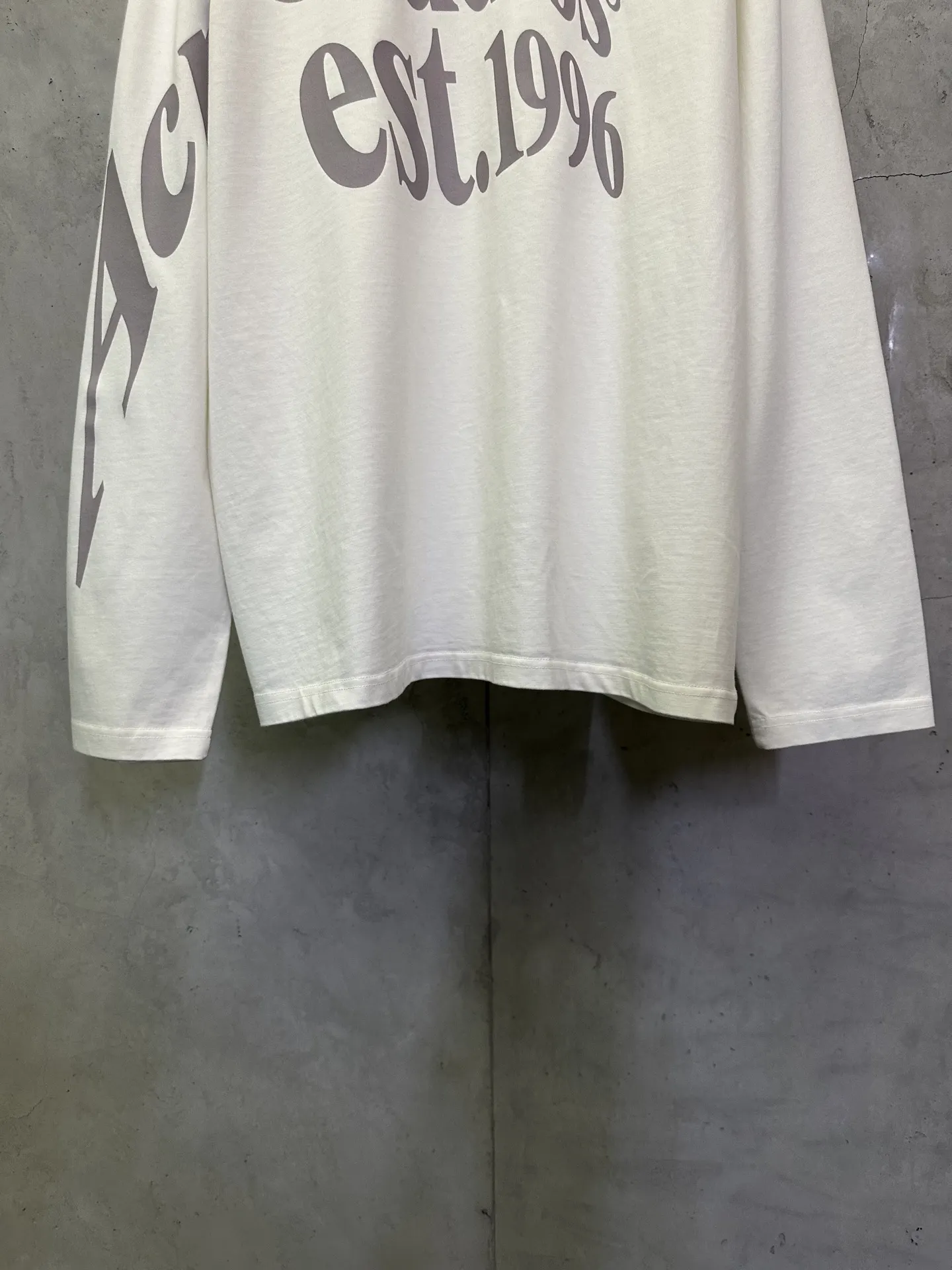 Logo Print Long-Sleeve Cotton T-Shirt D24012393 — view 4