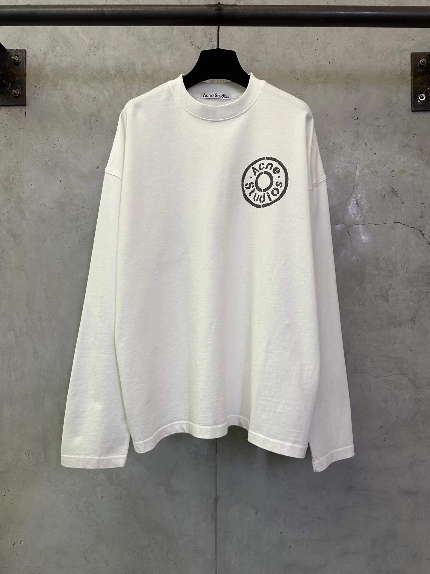 Logo Graphic Long-Sleeve T-Shirt D24012474