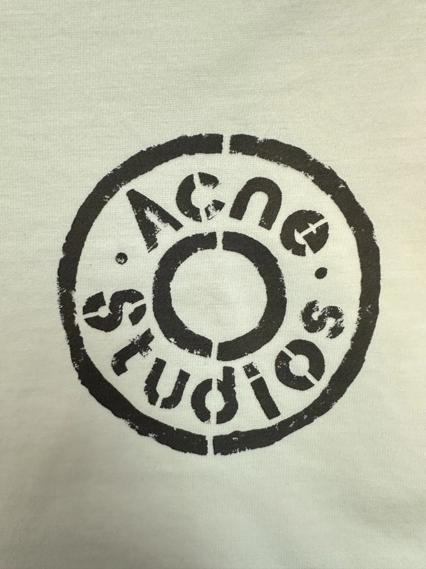 Logo Graphic Long-Sleeve T-Shirt D24012474 — view 8