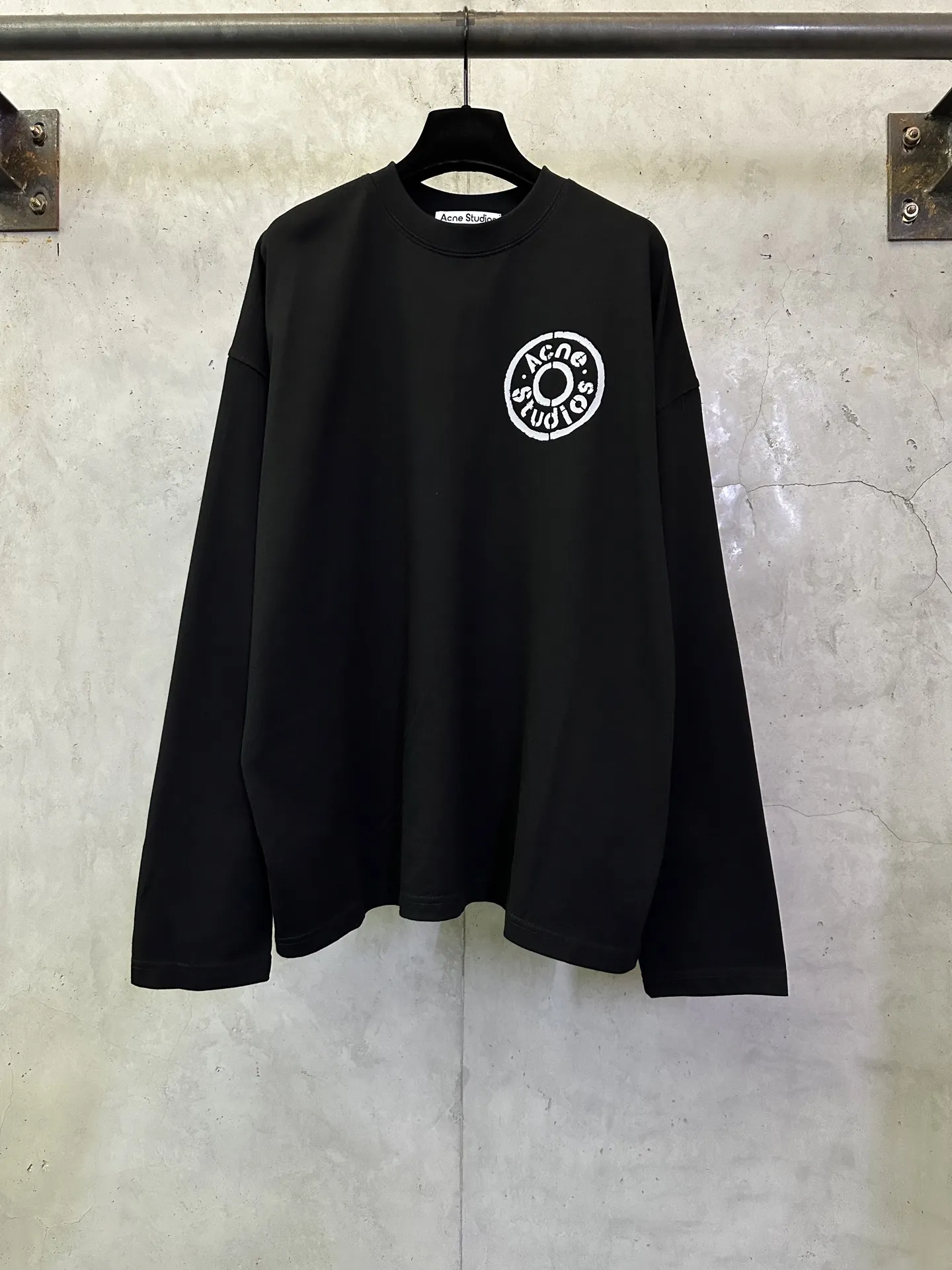 Logo Graphic Long-Sleeve T-Shirt D24012473