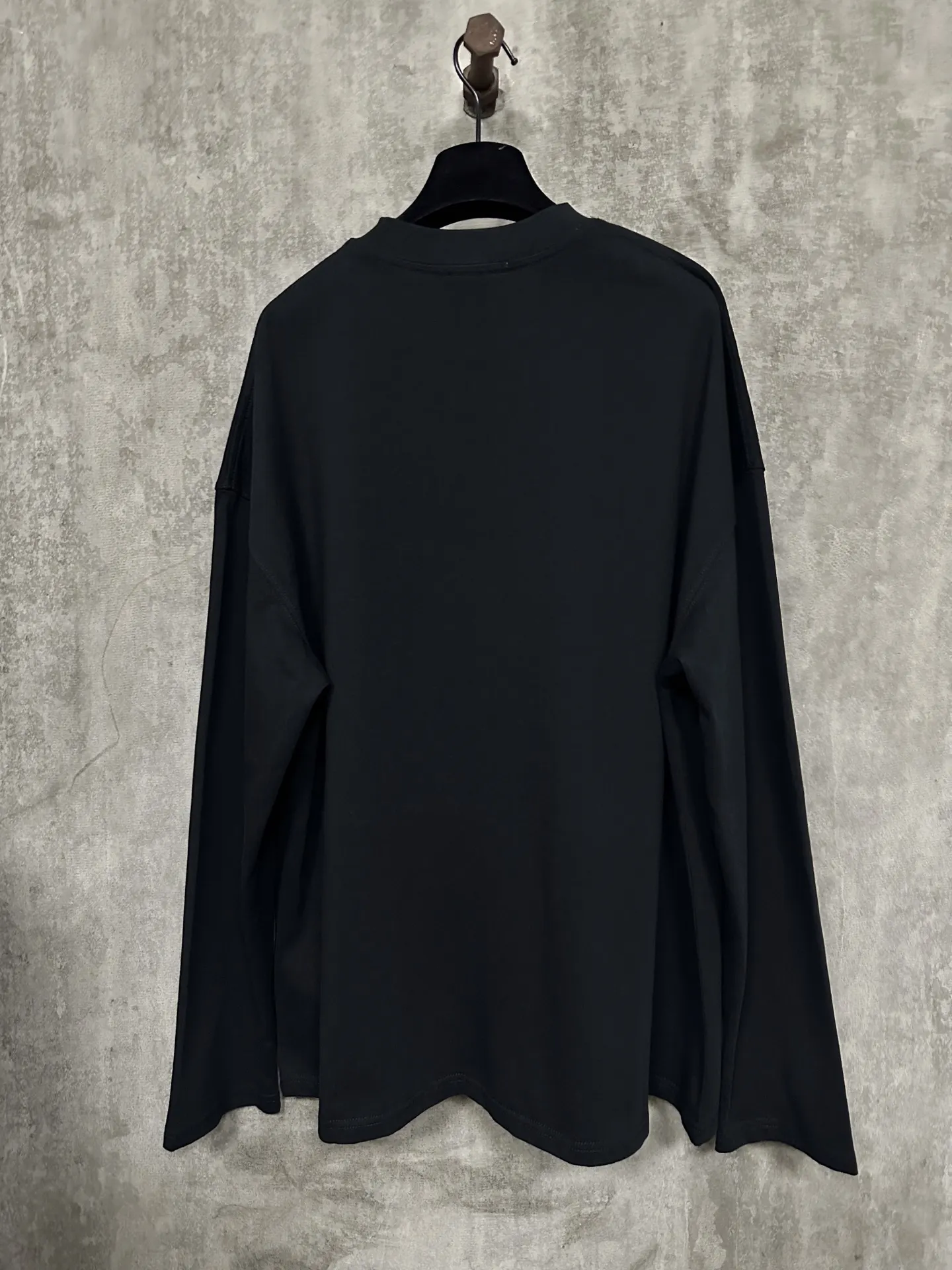 Logo Print Heavyweight Cotton Long-Sleeve T-Shirt D24015321 — view 2