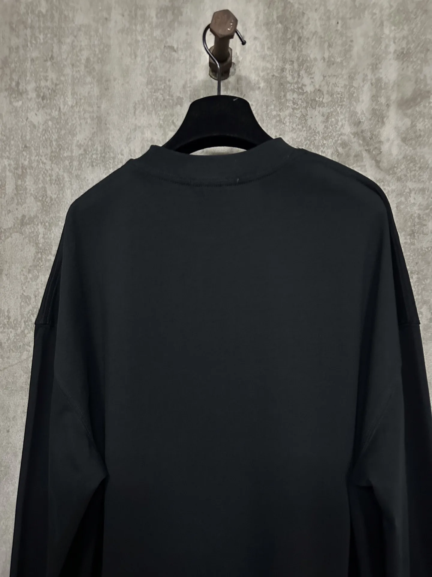 Logo Print Heavyweight Cotton Long-Sleeve T-Shirt D24015321 — view 5