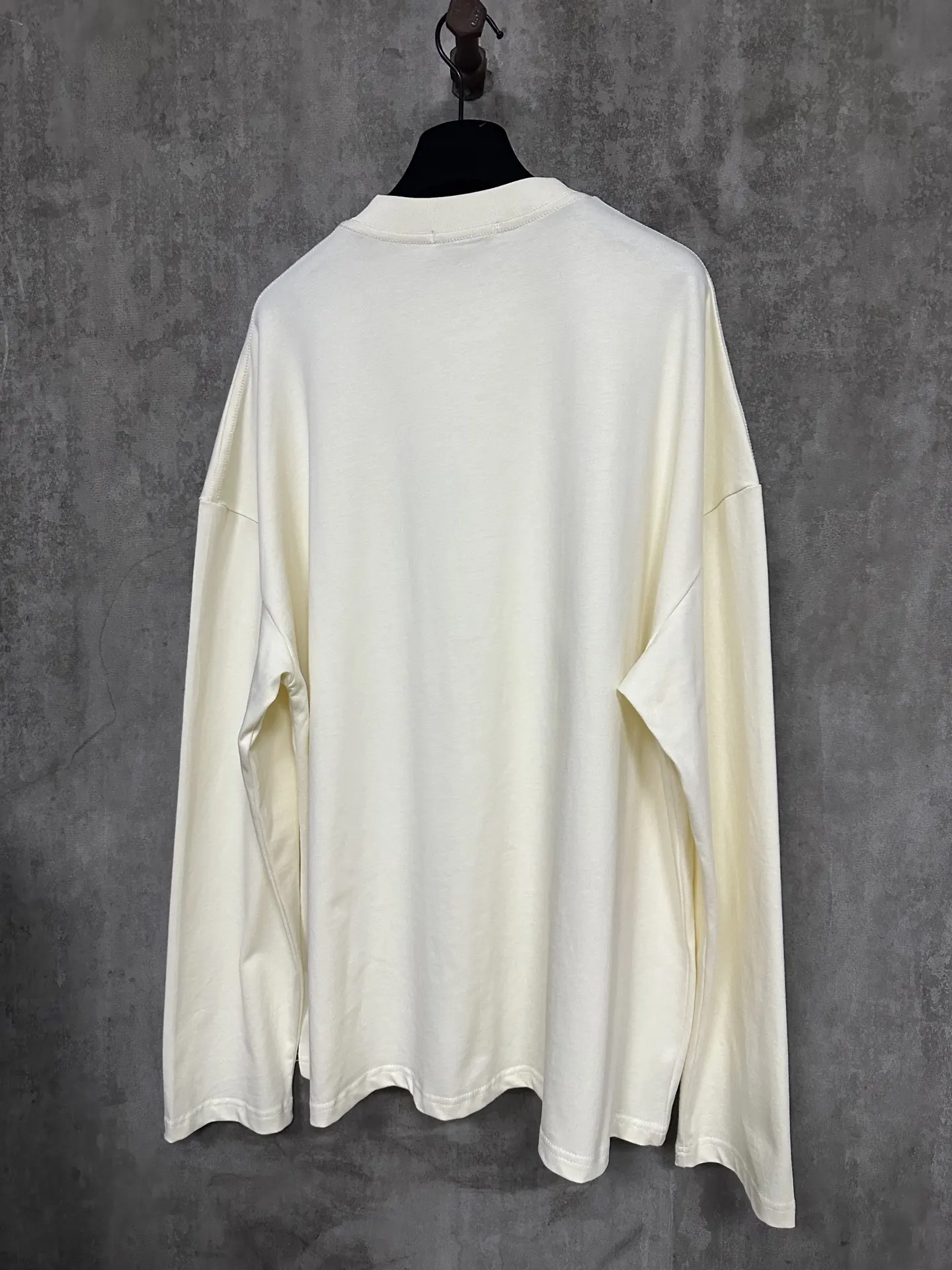 Logo-Print Heavyweight Cotton Long-Sleeve T-Shirt D24015322 — view 2
