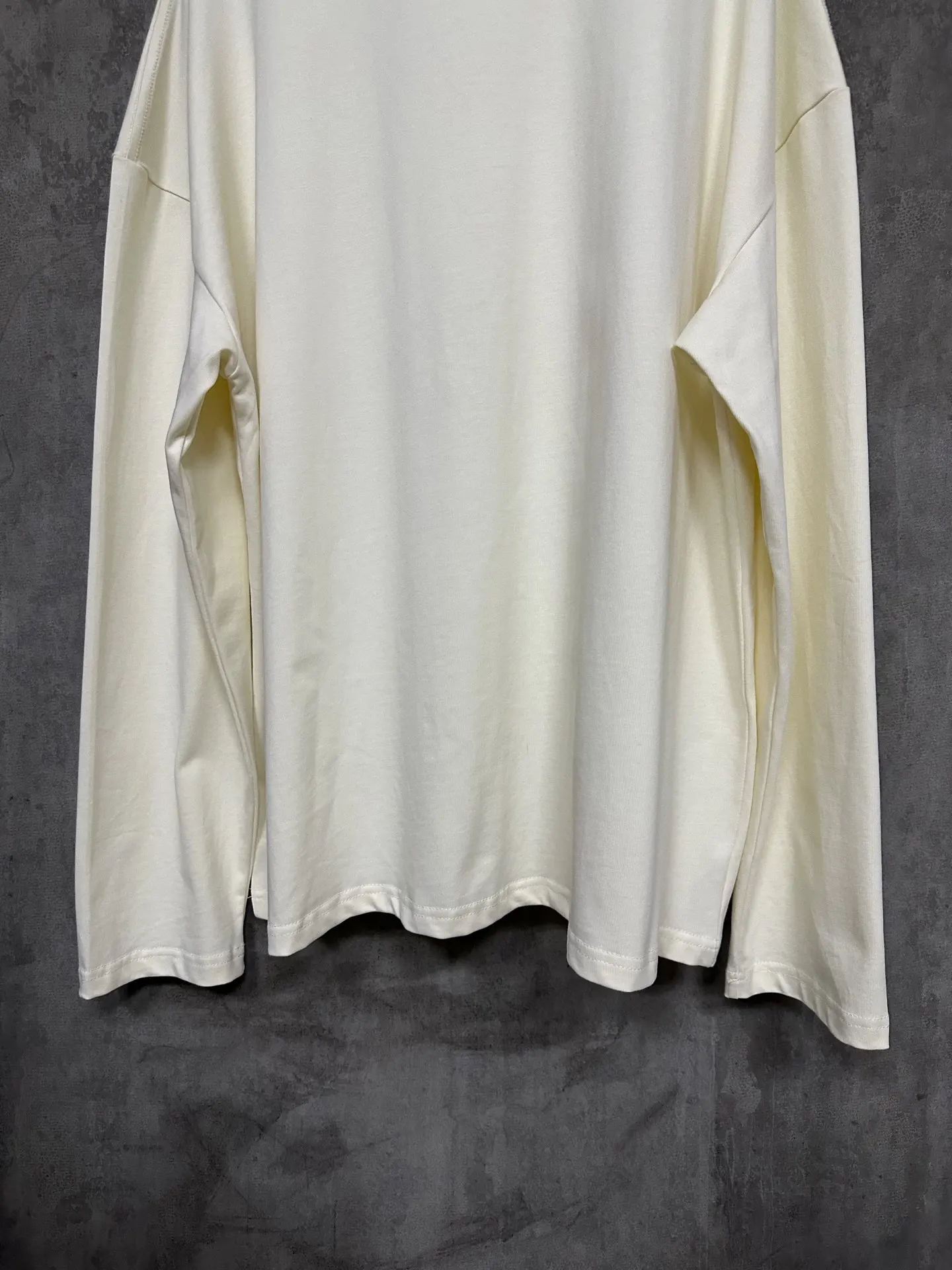 Logo-Print Heavyweight Cotton Long-Sleeve T-Shirt D24015322 — view 6