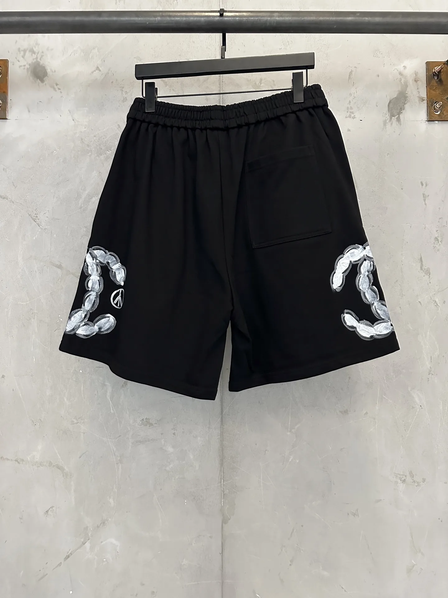 Hand-Painted Logo Loopback Cotton Shorts D24011891 — view 2