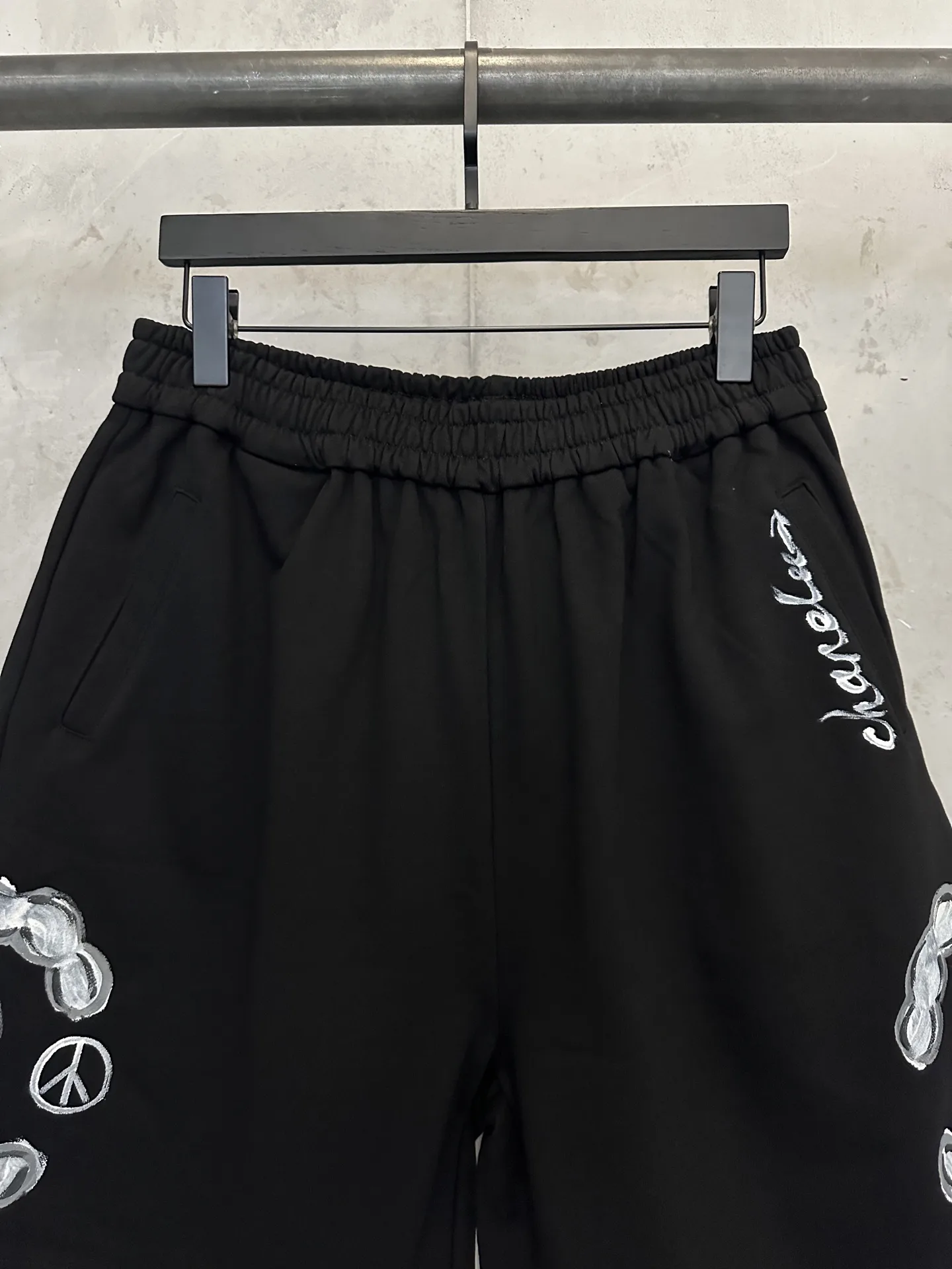 Hand-Painted Logo Loopback Cotton Shorts D24011891 — view 3