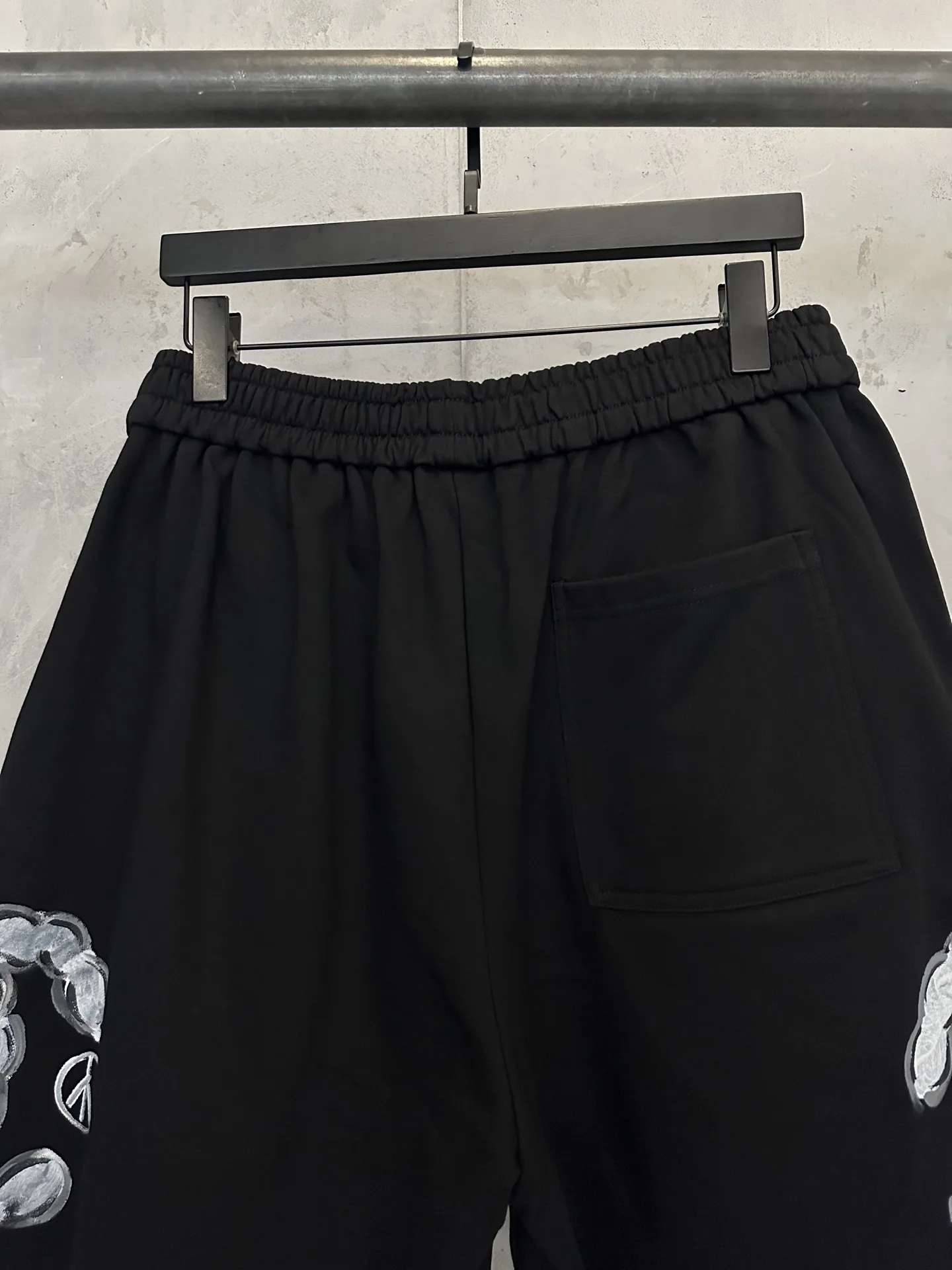 Hand-Painted Logo Loopback Cotton Shorts D24011891 — view 5