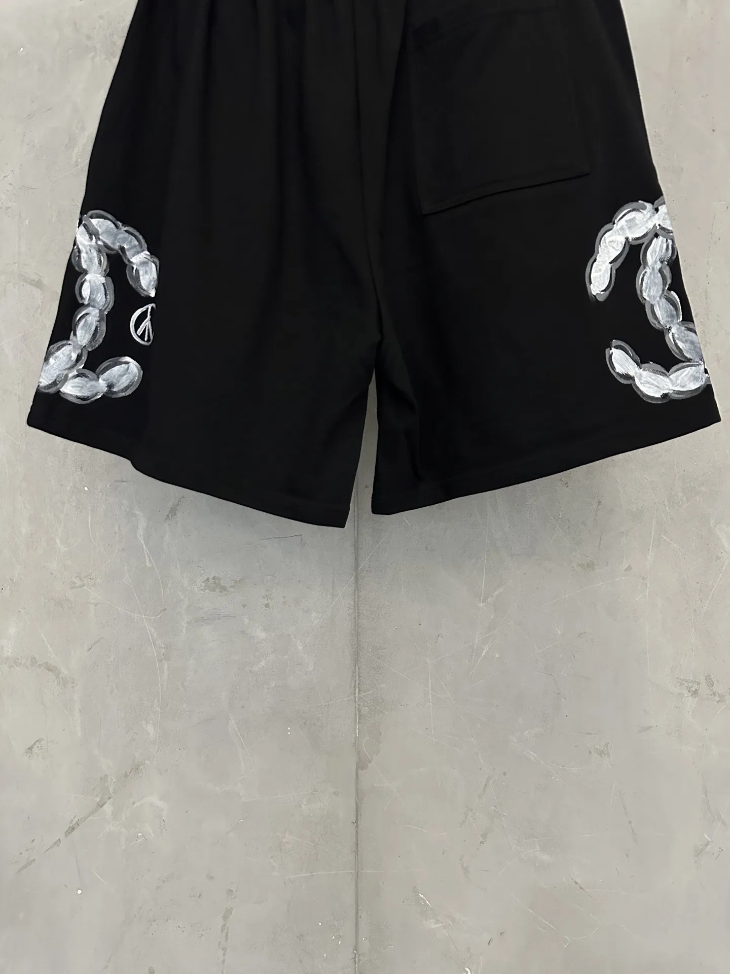 Hand-Painted Logo Loopback Cotton Shorts D24011891 — view 6