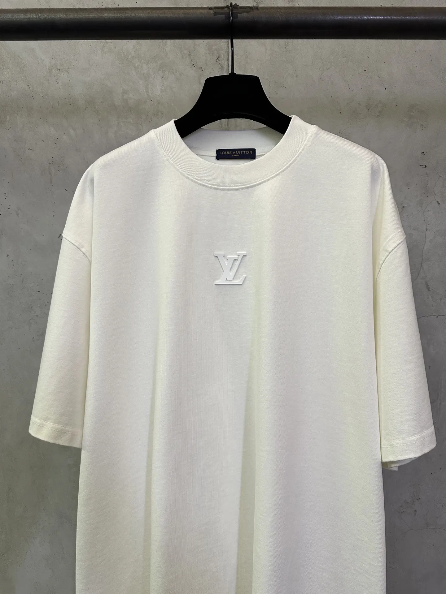 Logo Embossed Heavyweight Cotton T-Shirt D24012503 — view 3