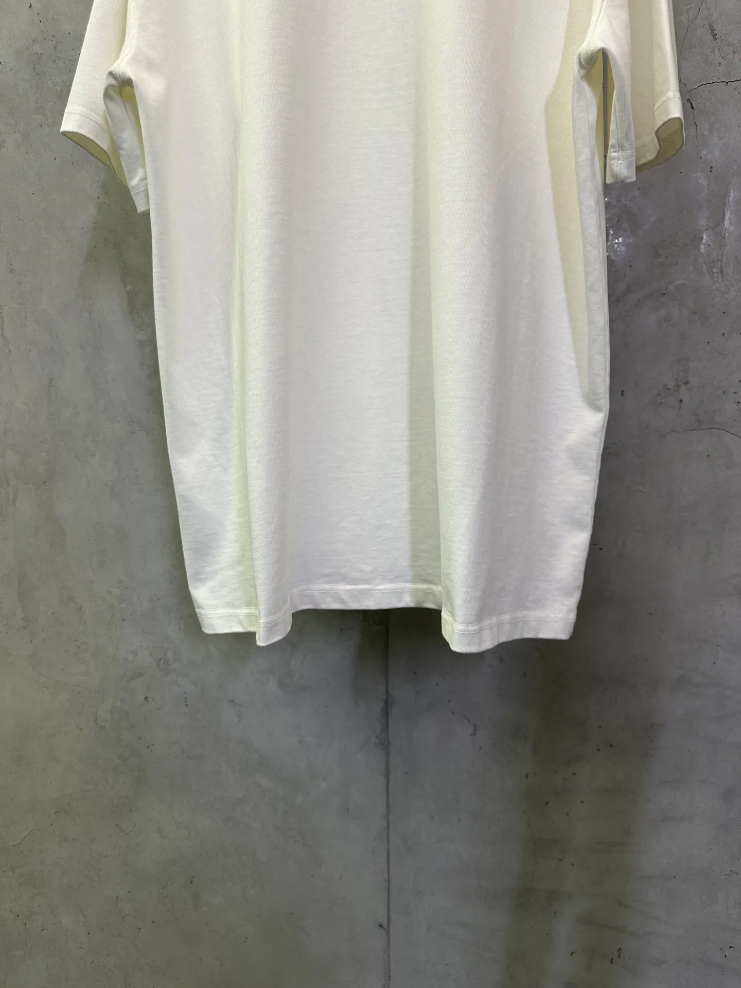 Logo Embossed Heavyweight Cotton T-Shirt D24012503 — view 6