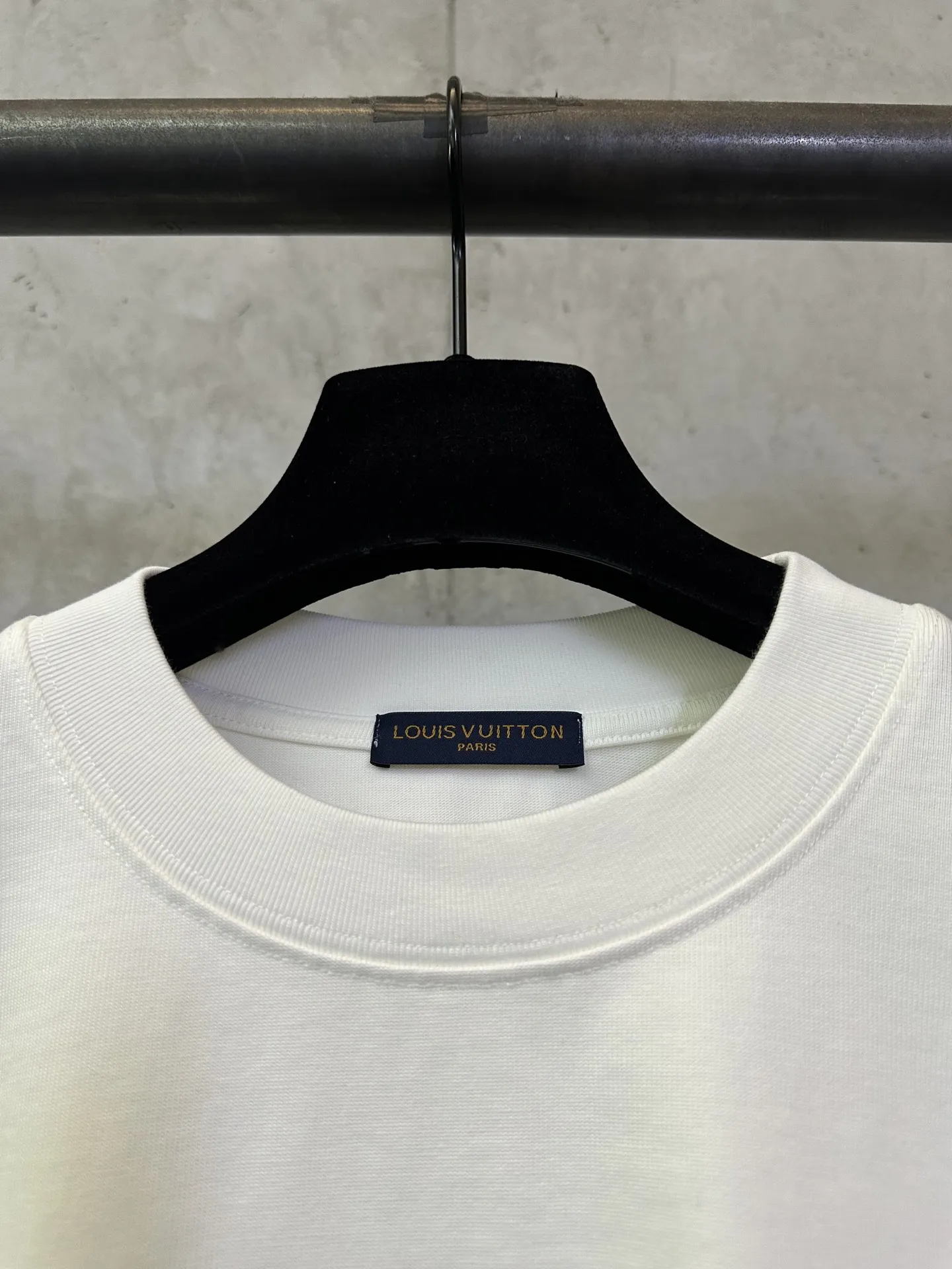 Logo Embossed Heavyweight Cotton T-Shirt D24012503 — view 7