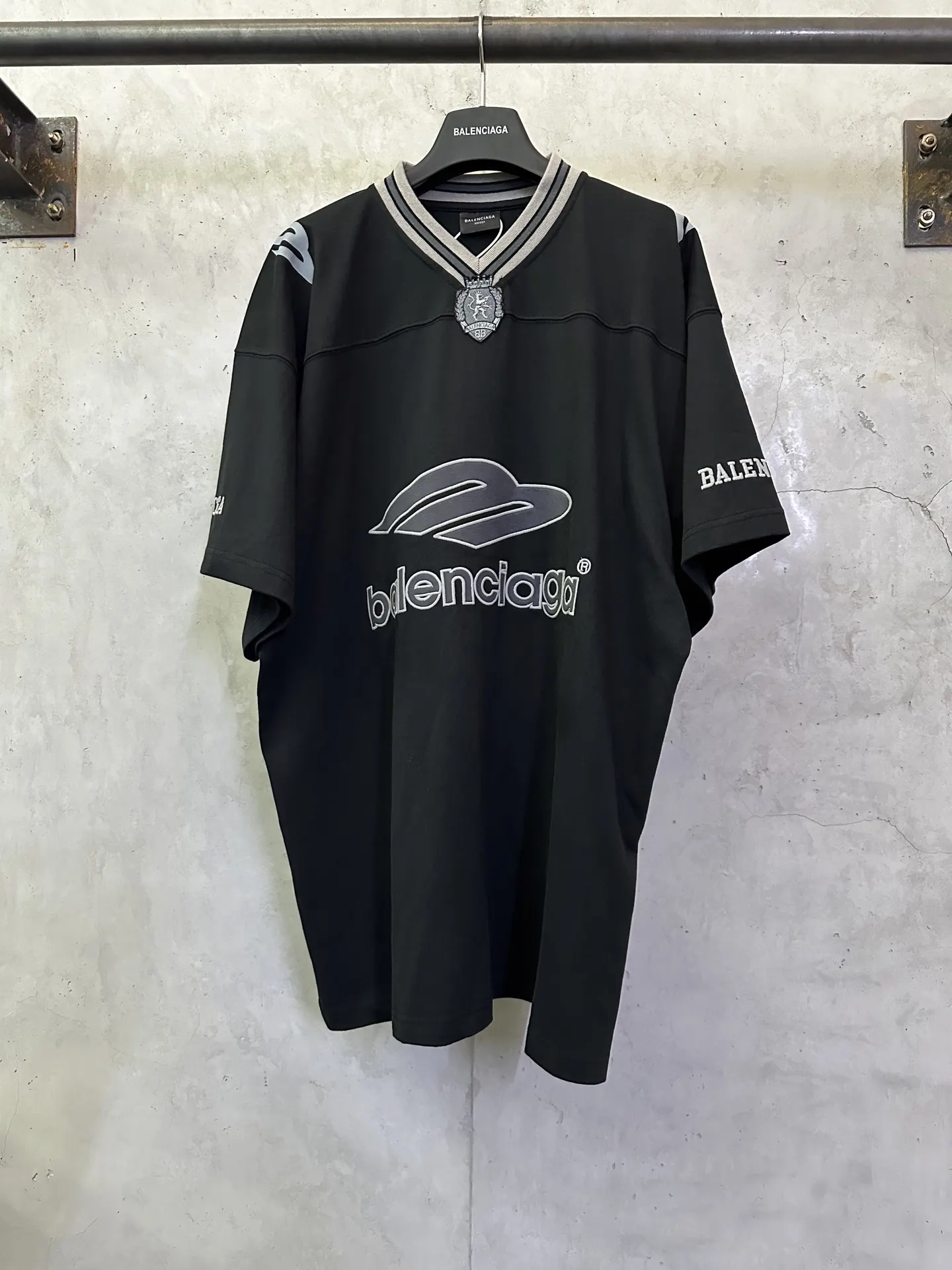 Football Series Embroidered V-Neck Jersey D24511504