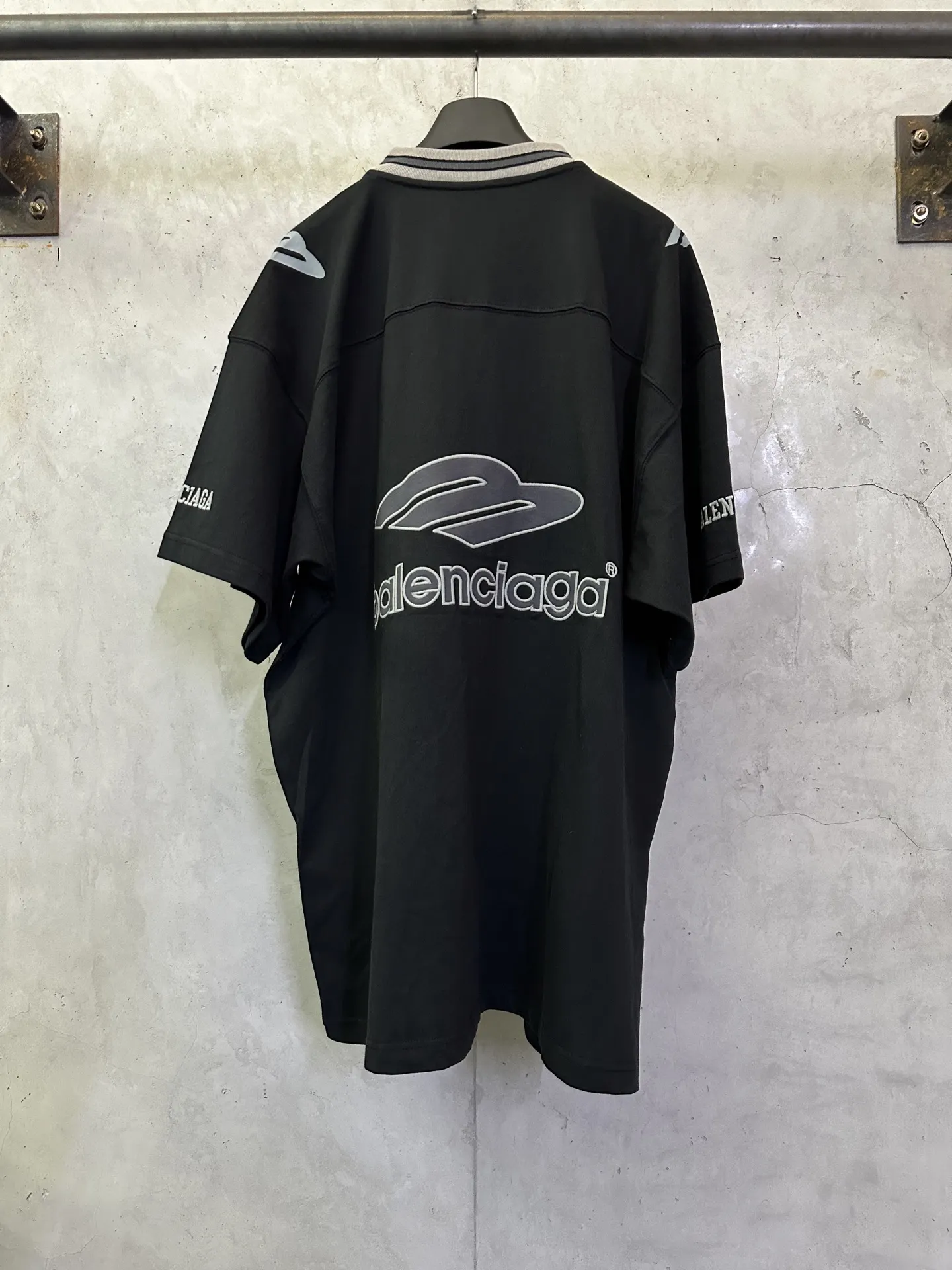 Football Series Embroidered V-Neck Jersey D24511504 — view 2