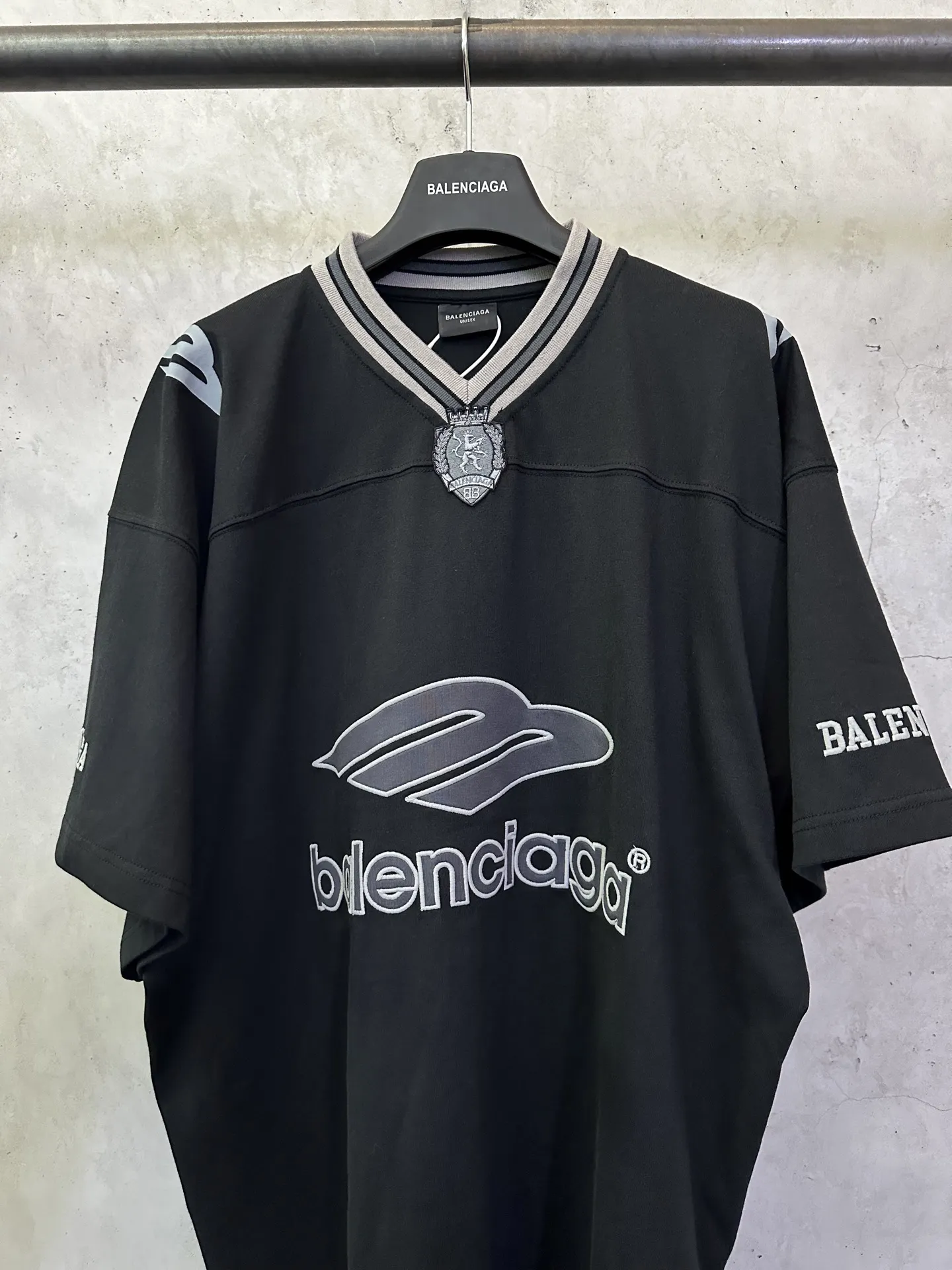 Football Series Embroidered V-Neck Jersey D24511504 — view 3