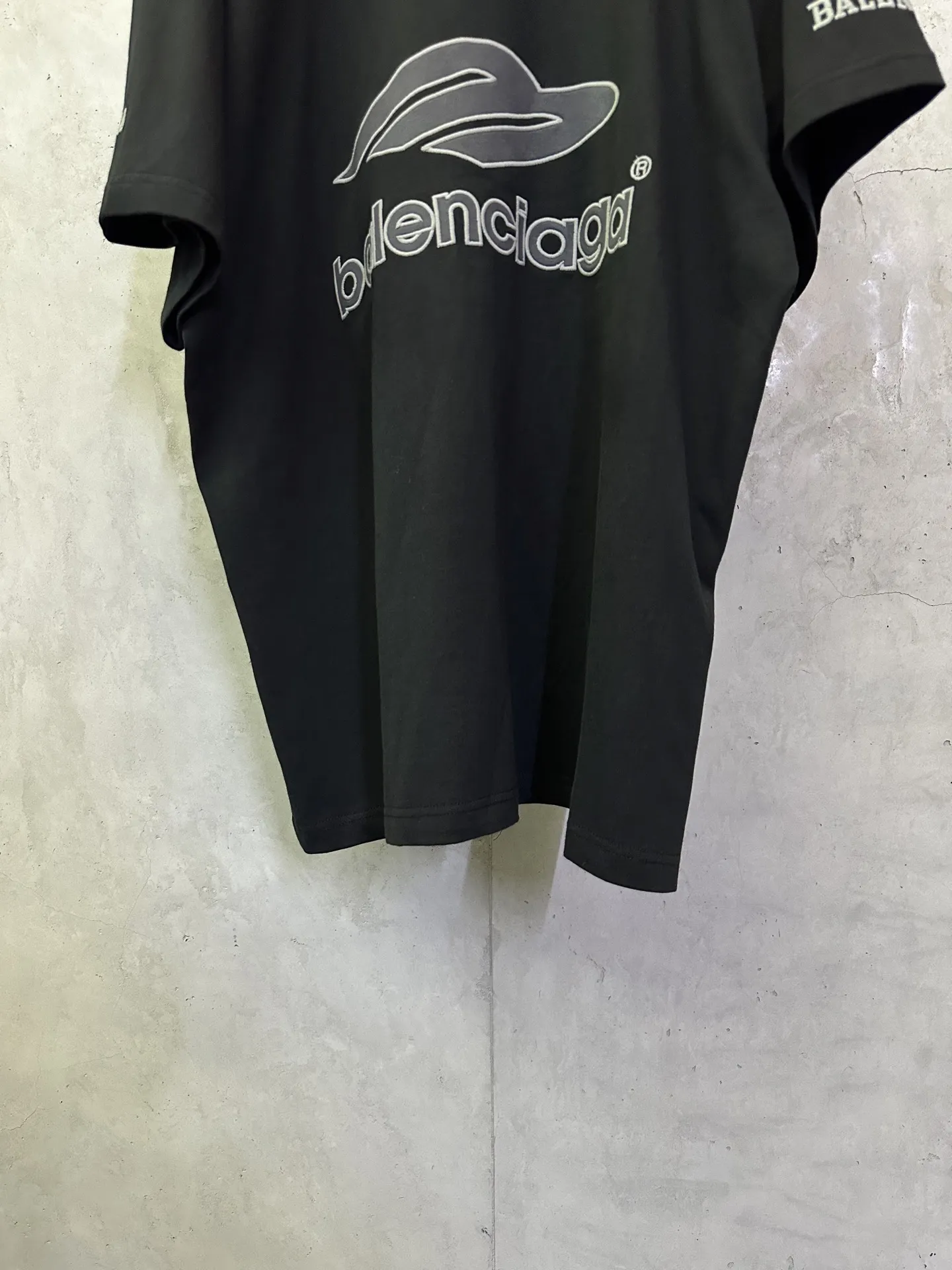 Football Series Embroidered V-Neck Jersey D24511504 — view 4