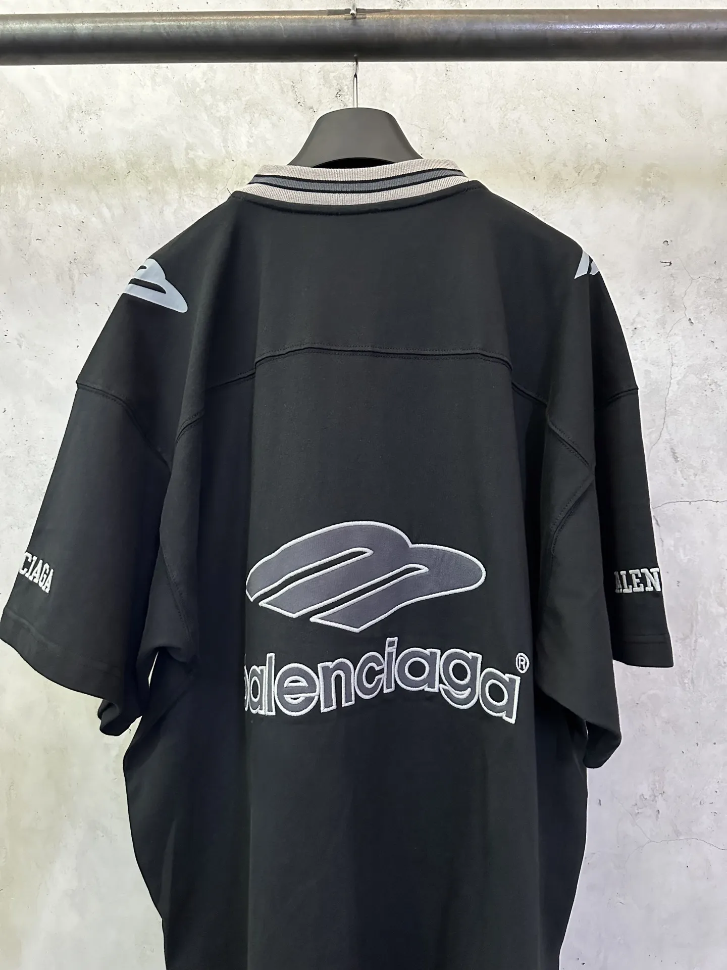 Football Series Embroidered V-Neck Jersey D24511504 — view 5