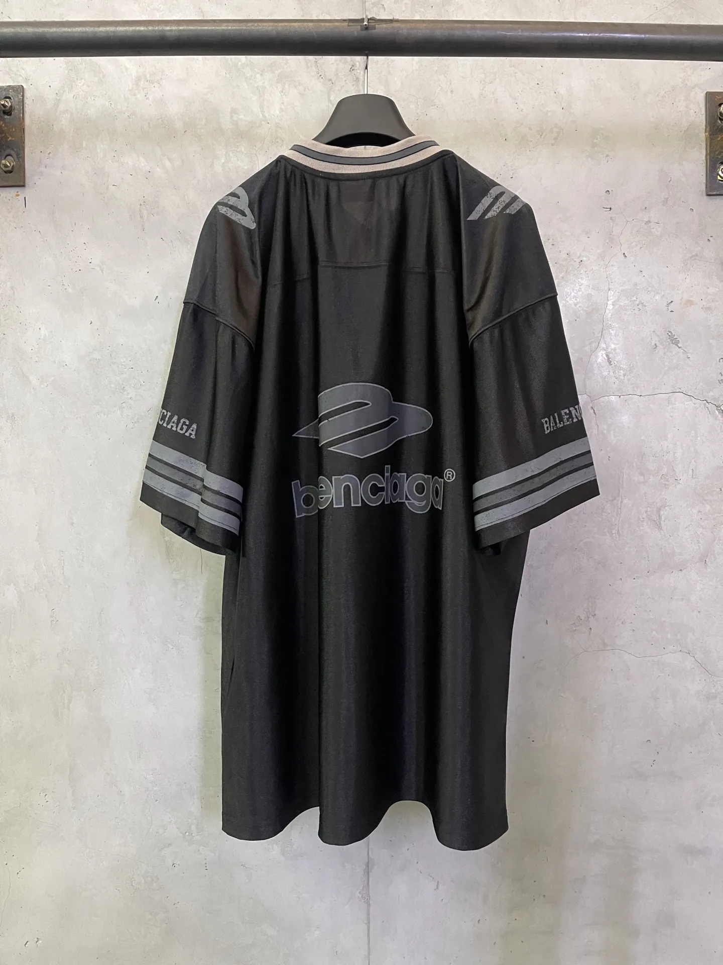 Logo-Embroidered Oversized Football Jersey D25015278 — view 2