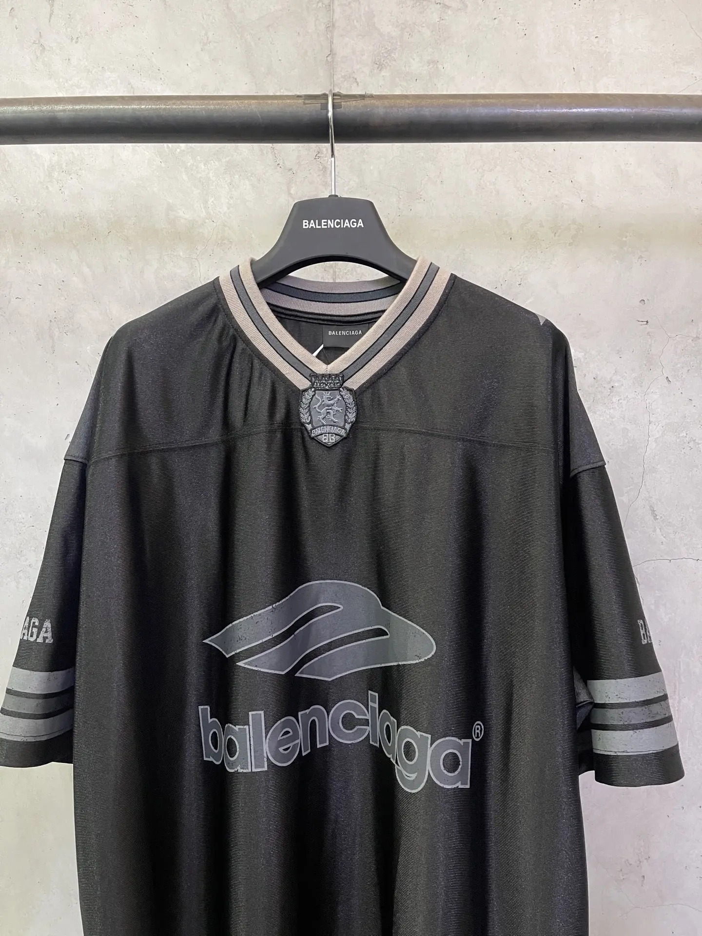Logo-Embroidered Oversized Football Jersey D25015278 — view 3