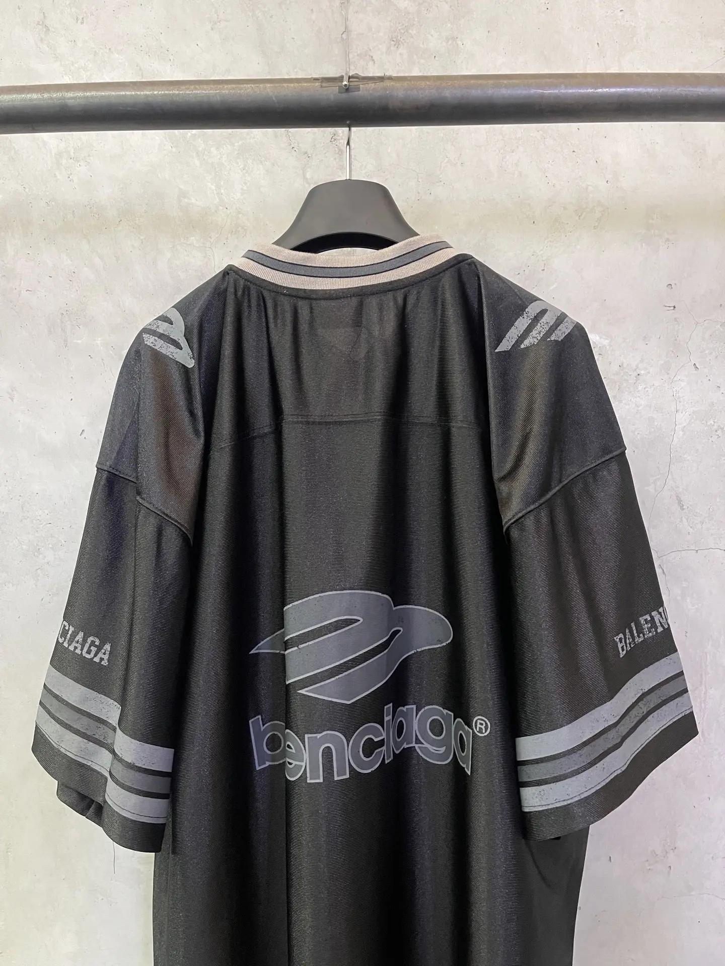Logo-Embroidered Oversized Football Jersey D25015278 — view 5