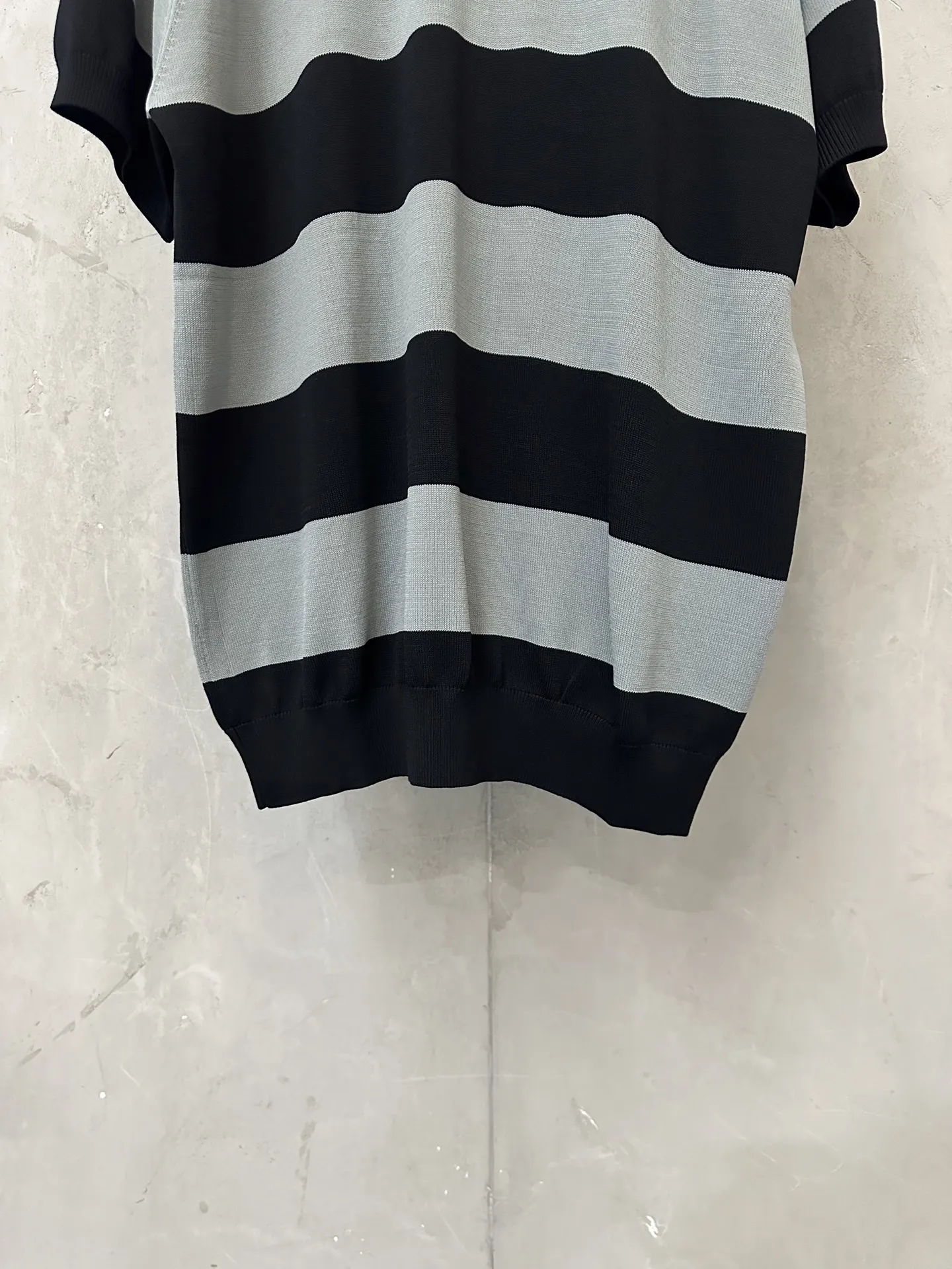 Logo Embroidered Striped Knit T-Shirt D25018910 — view 4
