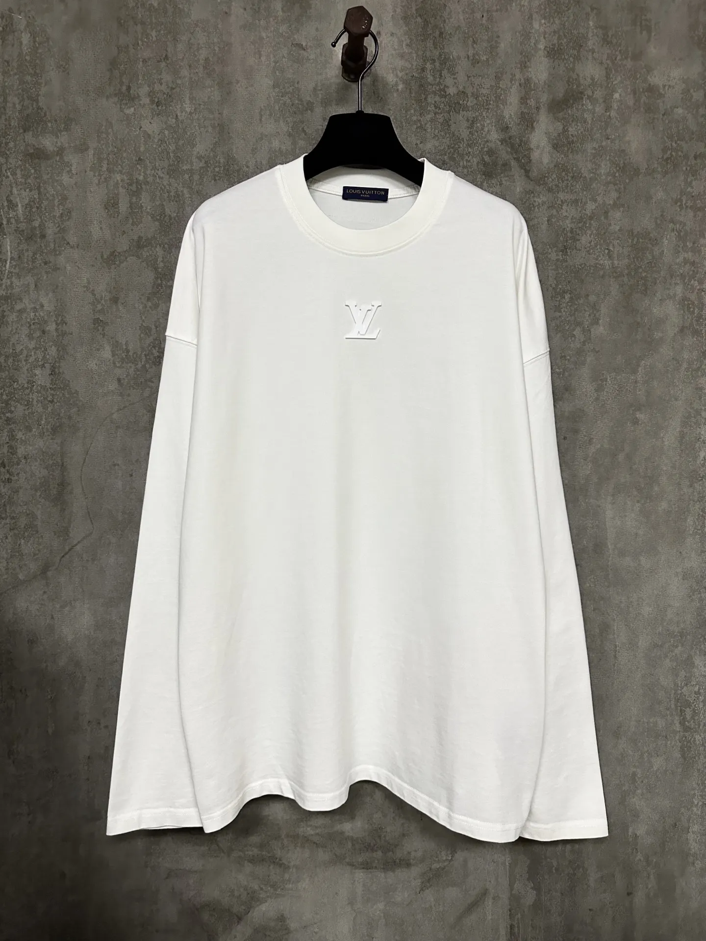 Embossed Logo Long-Sleeve T-Shirt D25015323