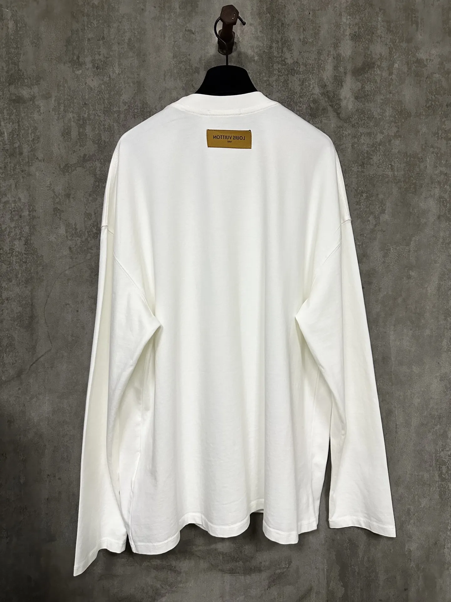 Embossed Logo Long-Sleeve T-Shirt D25015323 — view 2