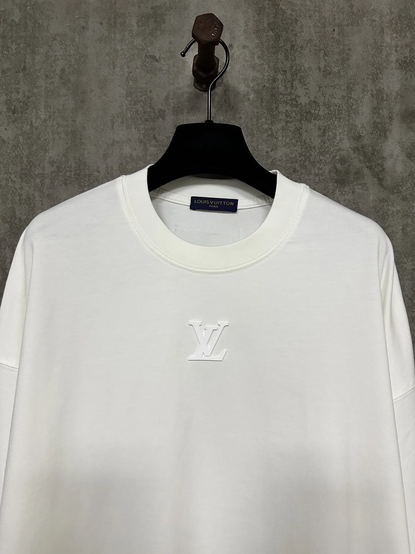 Embossed Logo Long-Sleeve T-Shirt D25015323 — view 3