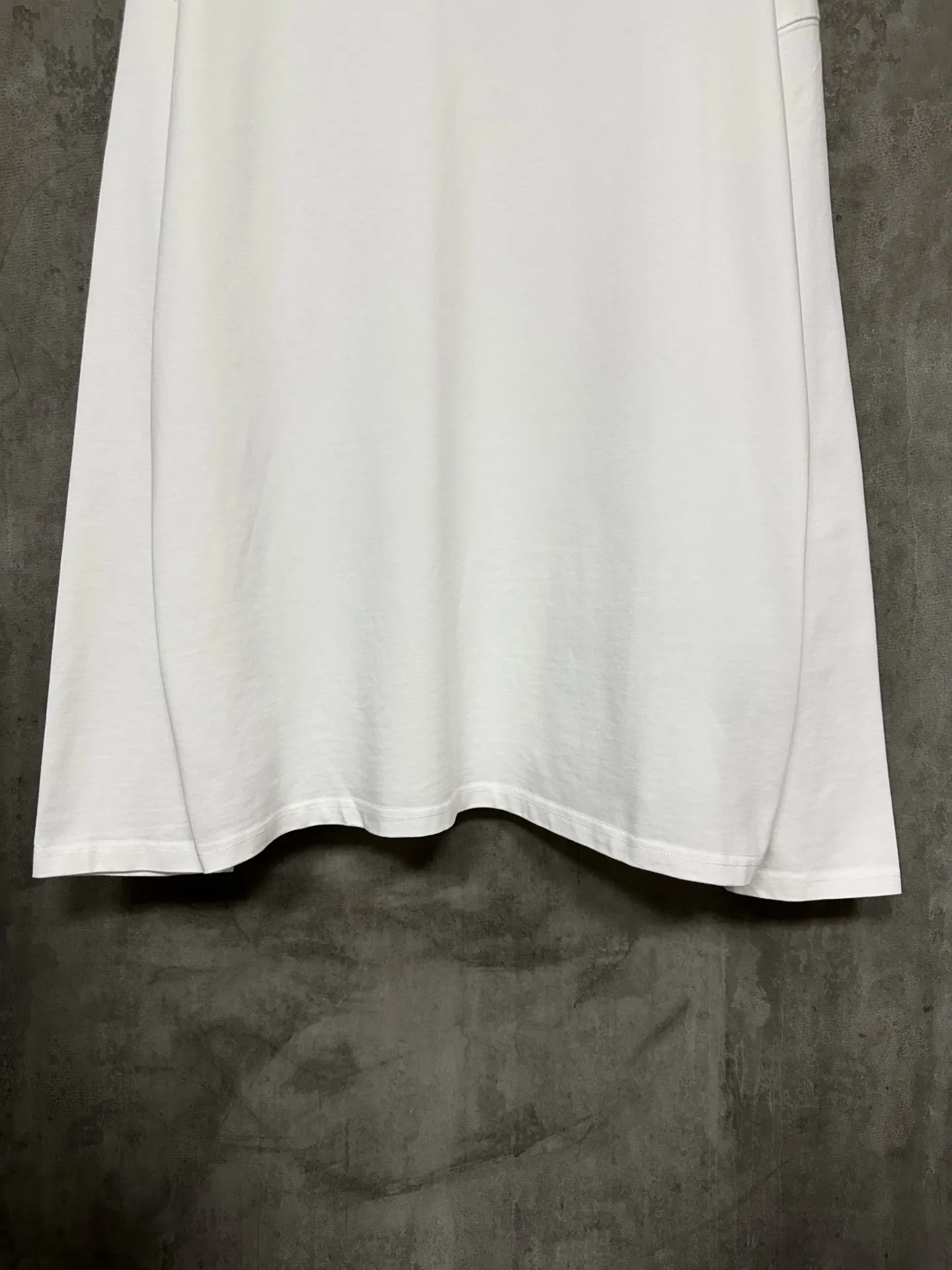 Embossed Logo Long-Sleeve T-Shirt D25015323 — view 4