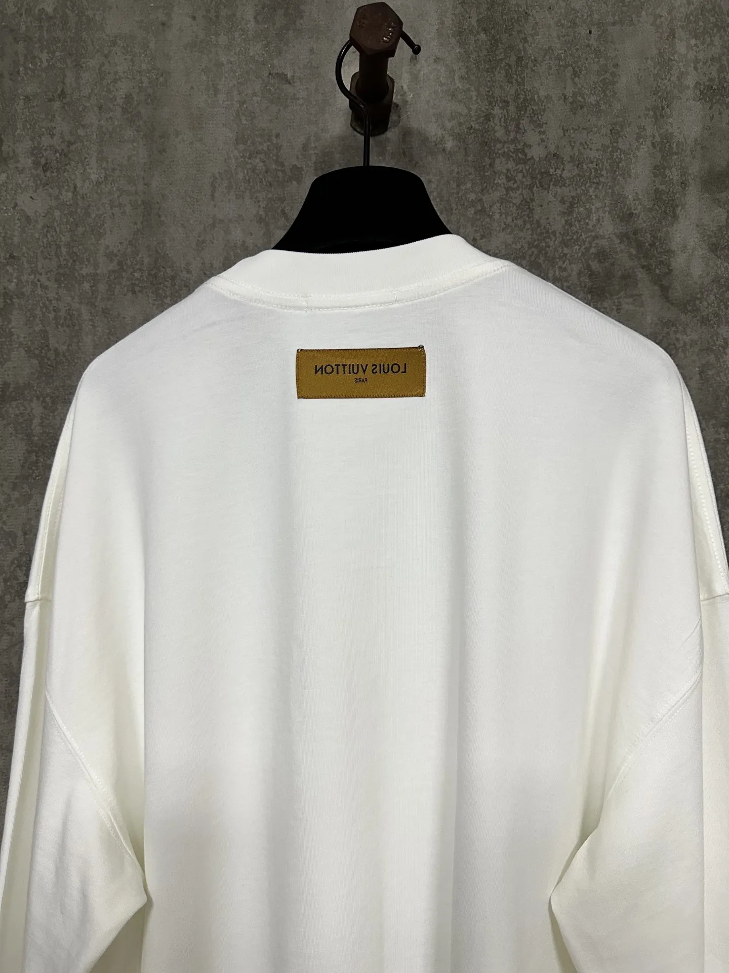 Embossed Logo Long-Sleeve T-Shirt D25015323 — view 5