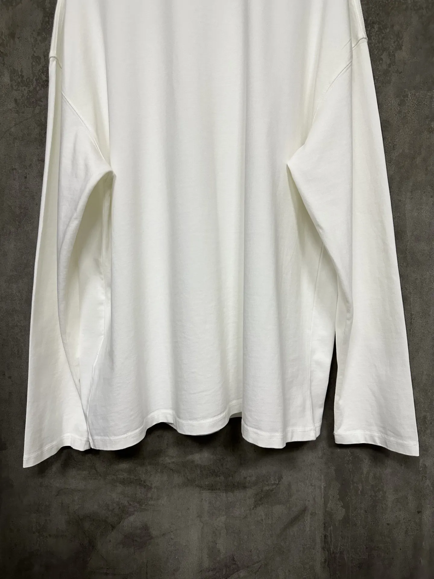 Embossed Logo Long-Sleeve T-Shirt D25015323 — view 6